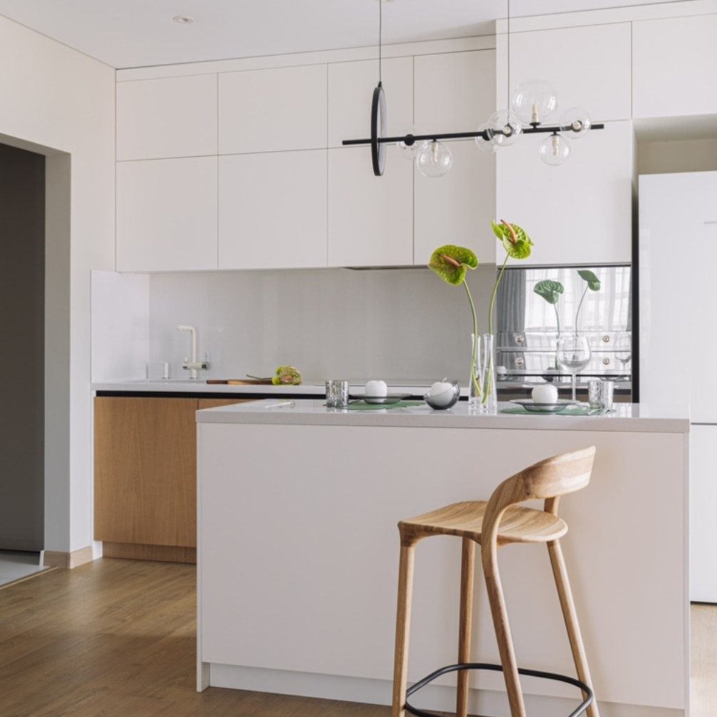 Кухня, полубарный стул - светлый интерьер
