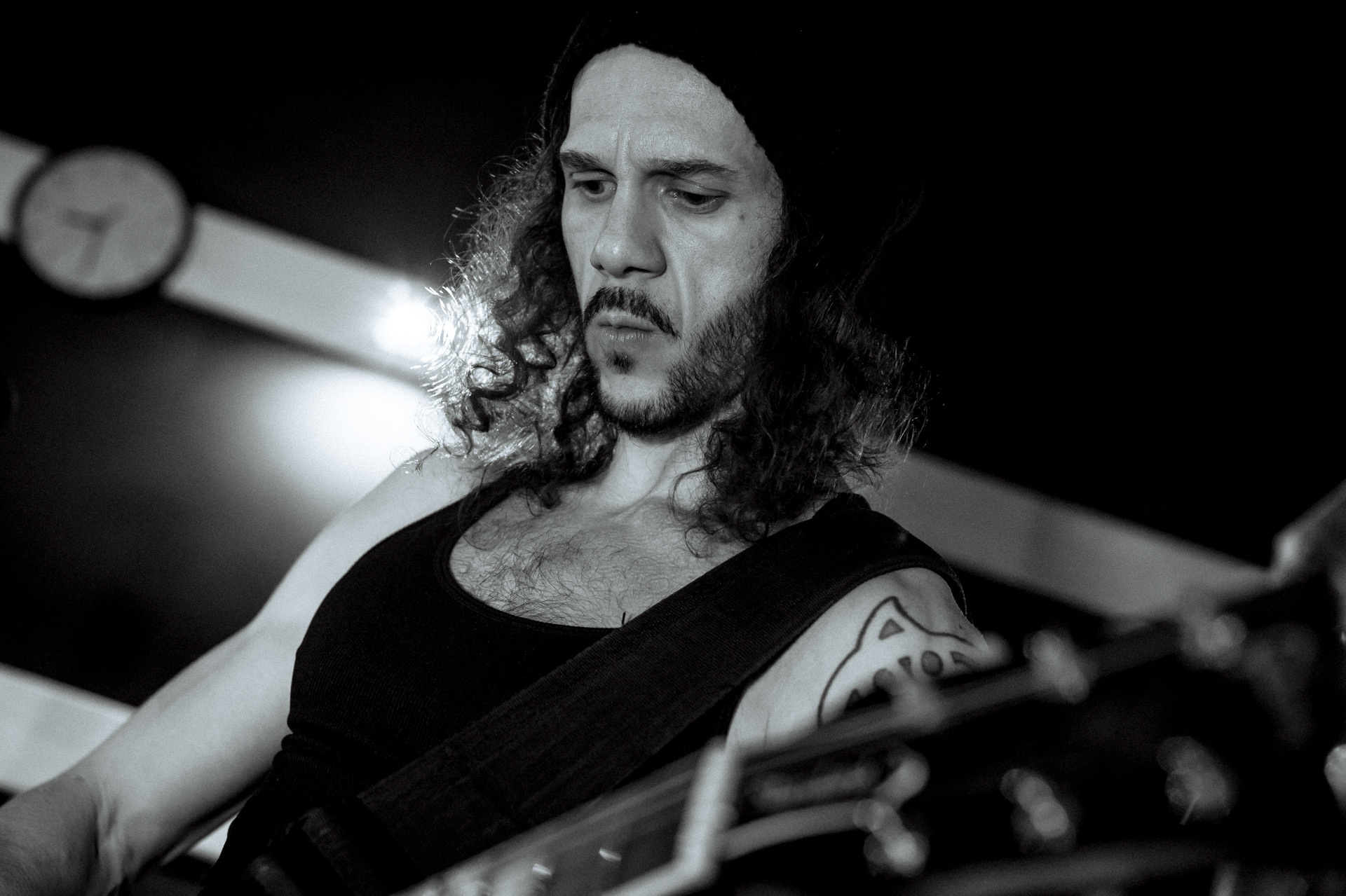 Мужской черно-белый портрет 