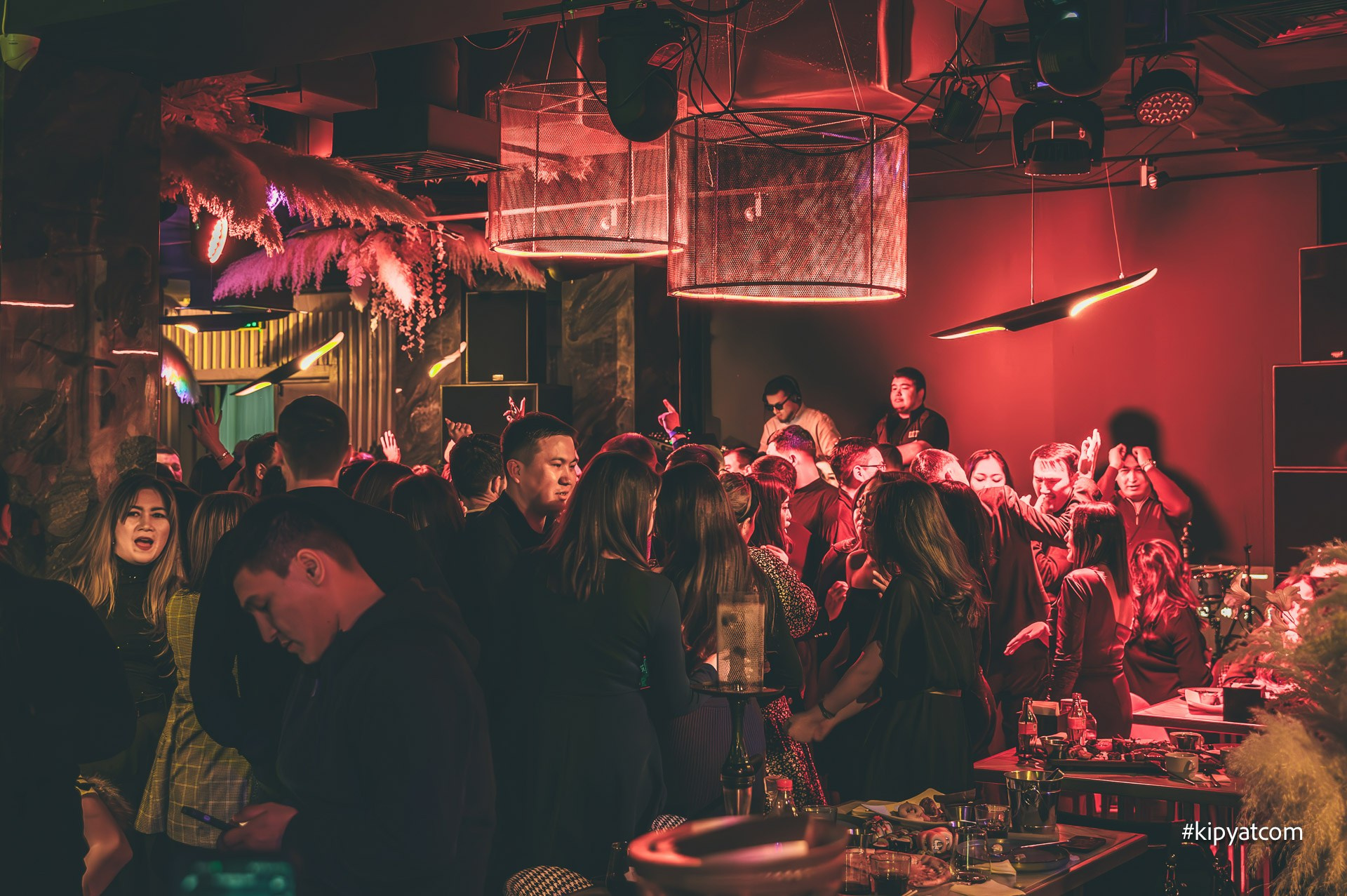 Панаехали бц Москва. Астана Кипятком