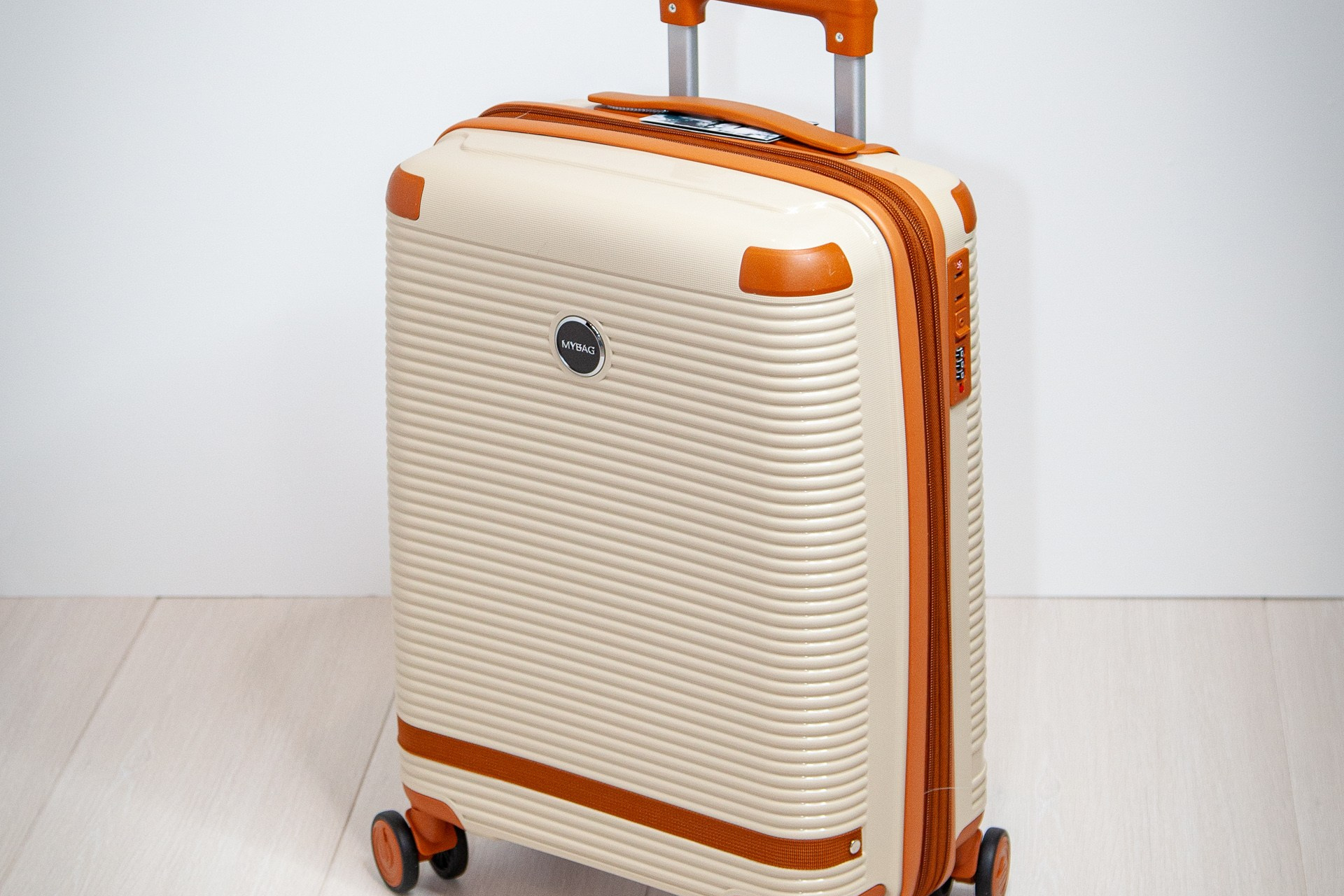 Купить чемодан на колесах ручная кладь. Купить чемодан на колесах в Москве