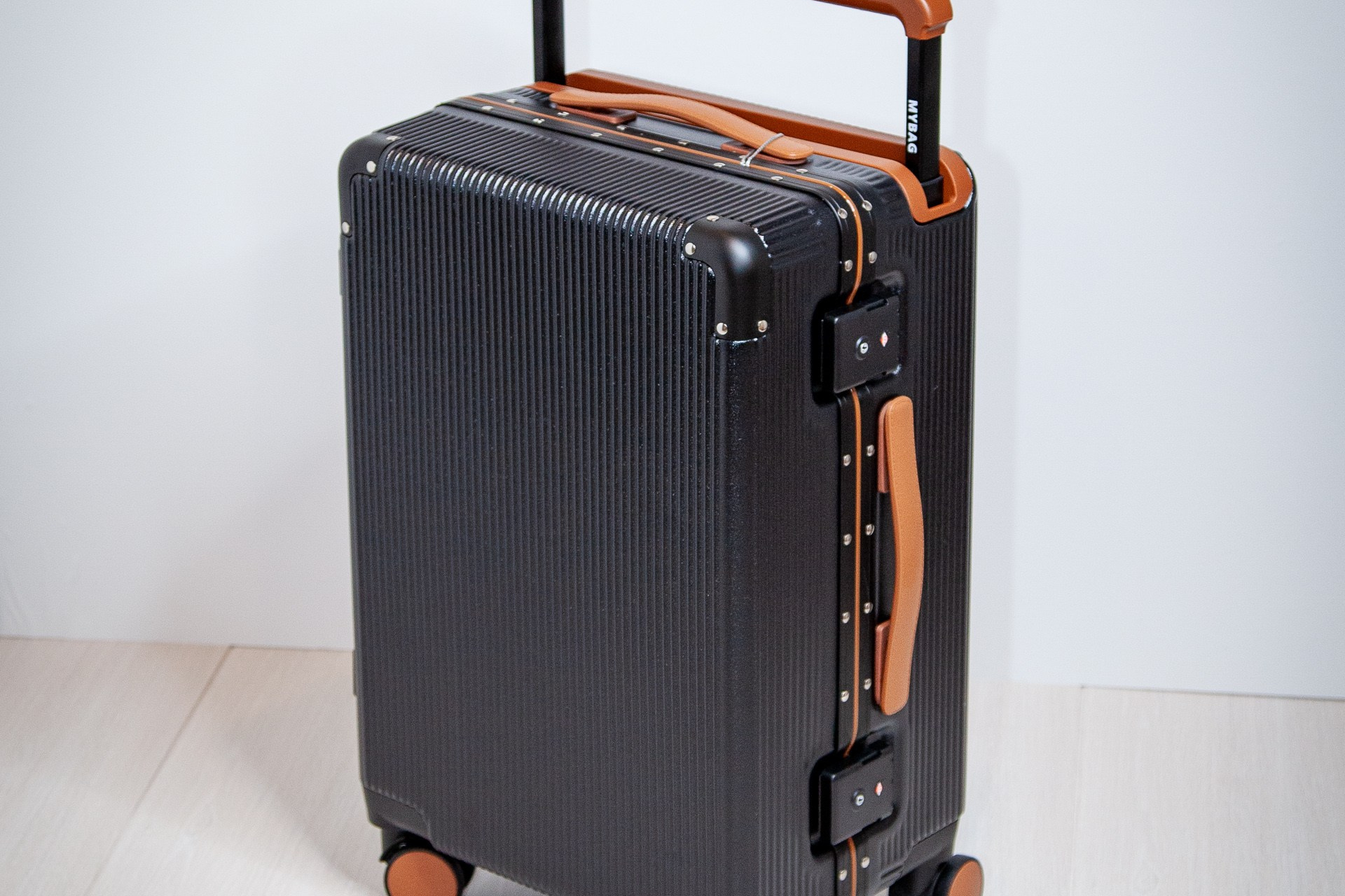 Купить чемодан на колесах ручная кладь. Купить чемодан на колесах в Москве