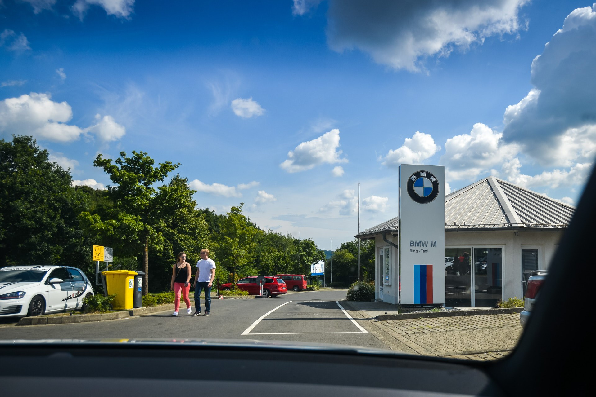 Nürburgring ( Нюрбургринг, в дальнейшем — просто Ринг ), без сомнения, является самой известной гоночной трассой в мире