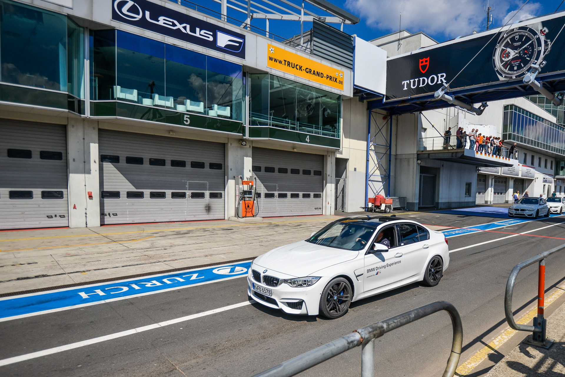 Nürburgring ( Нюрбургринг, в дальнейшем — просто Ринг ), без сомнения, является самой известной гоночной трассой в мире
