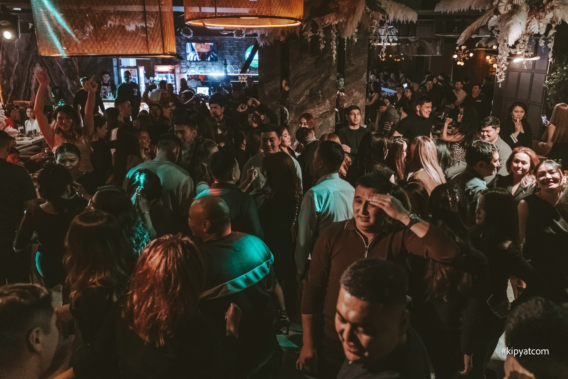 Панаехали бц Москва. Астана Кипятком