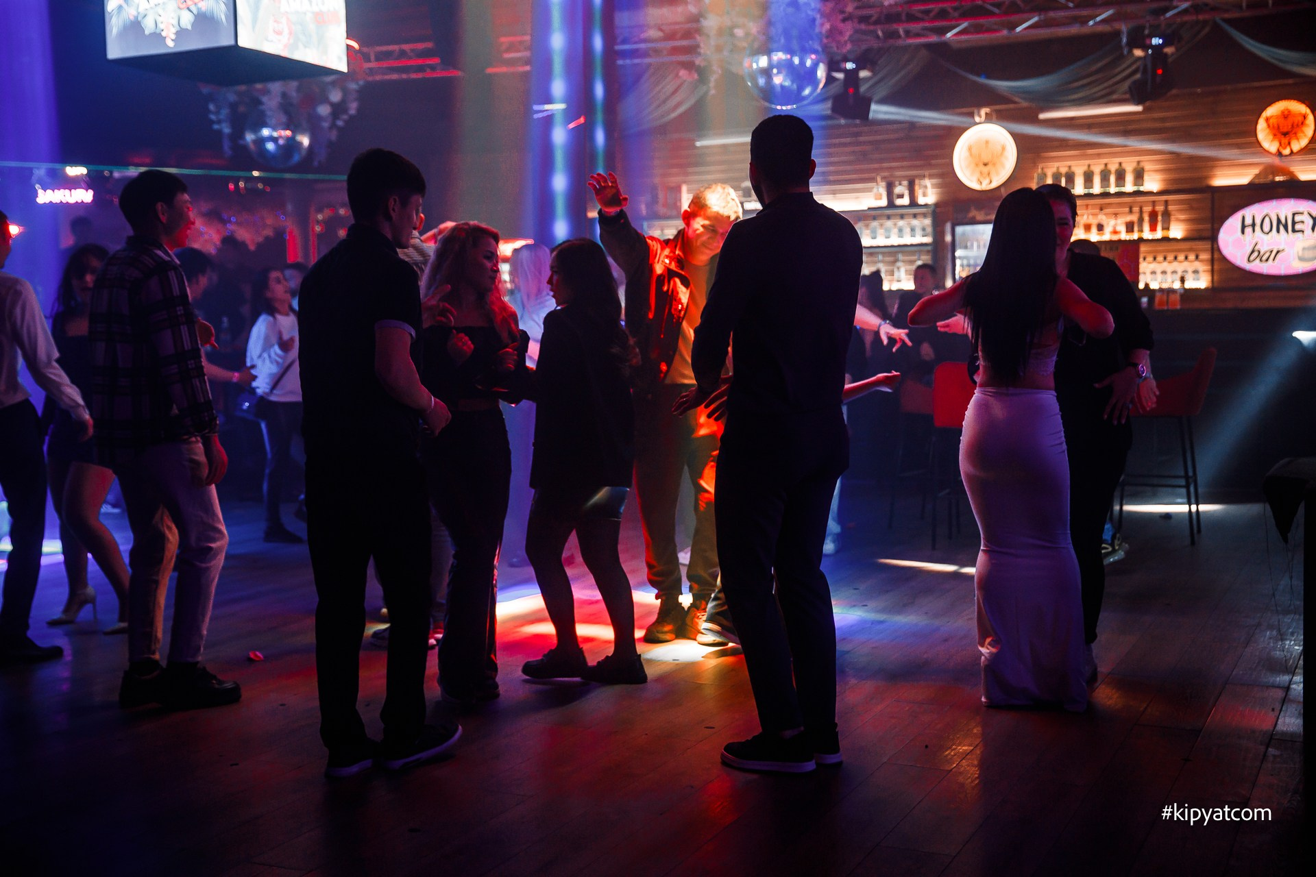 Amazon. Астана Кипятком