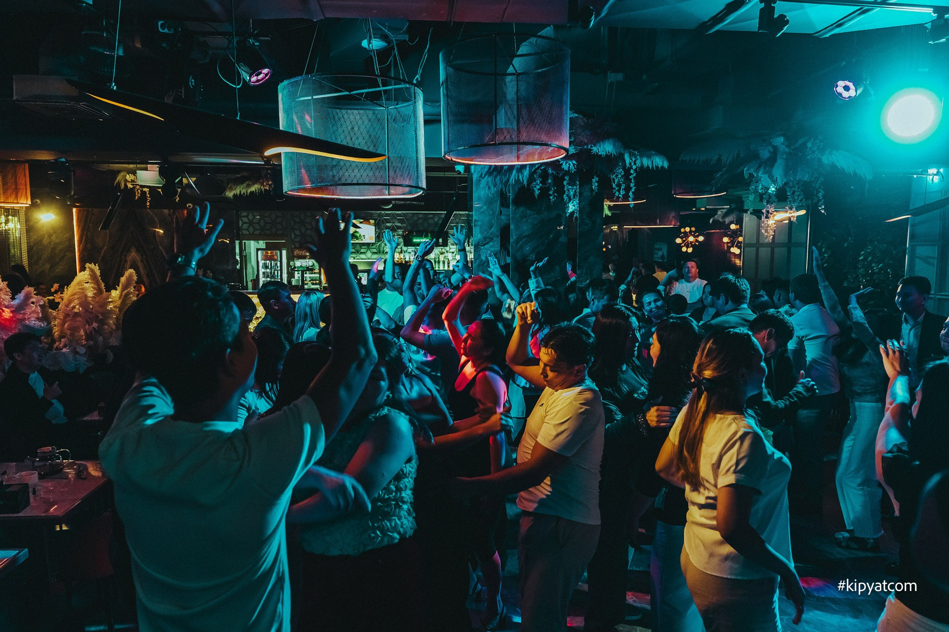 Панаехали бц Москва. Астана Кипятком