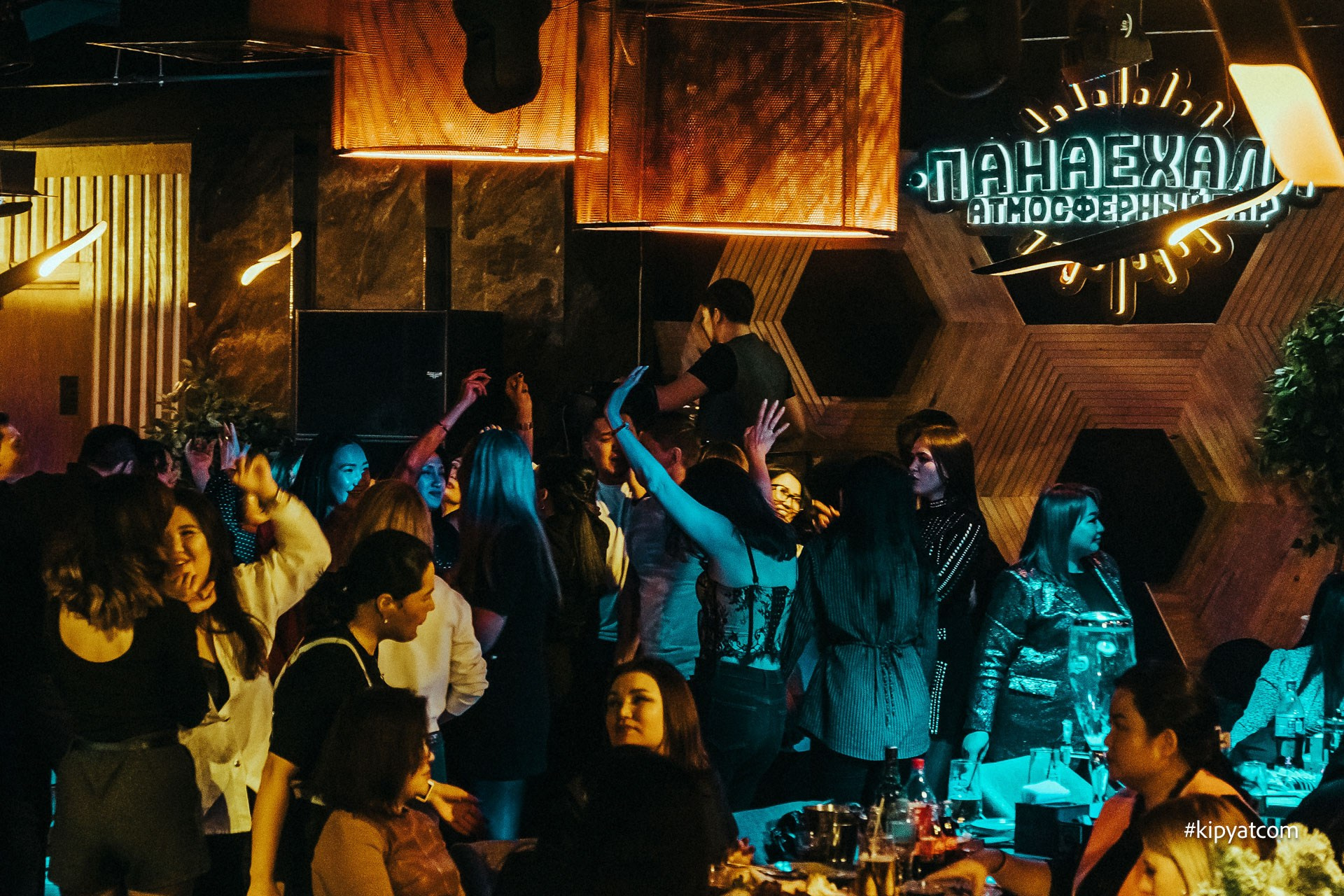 Панаехали бц Москва. Астана Кипятком