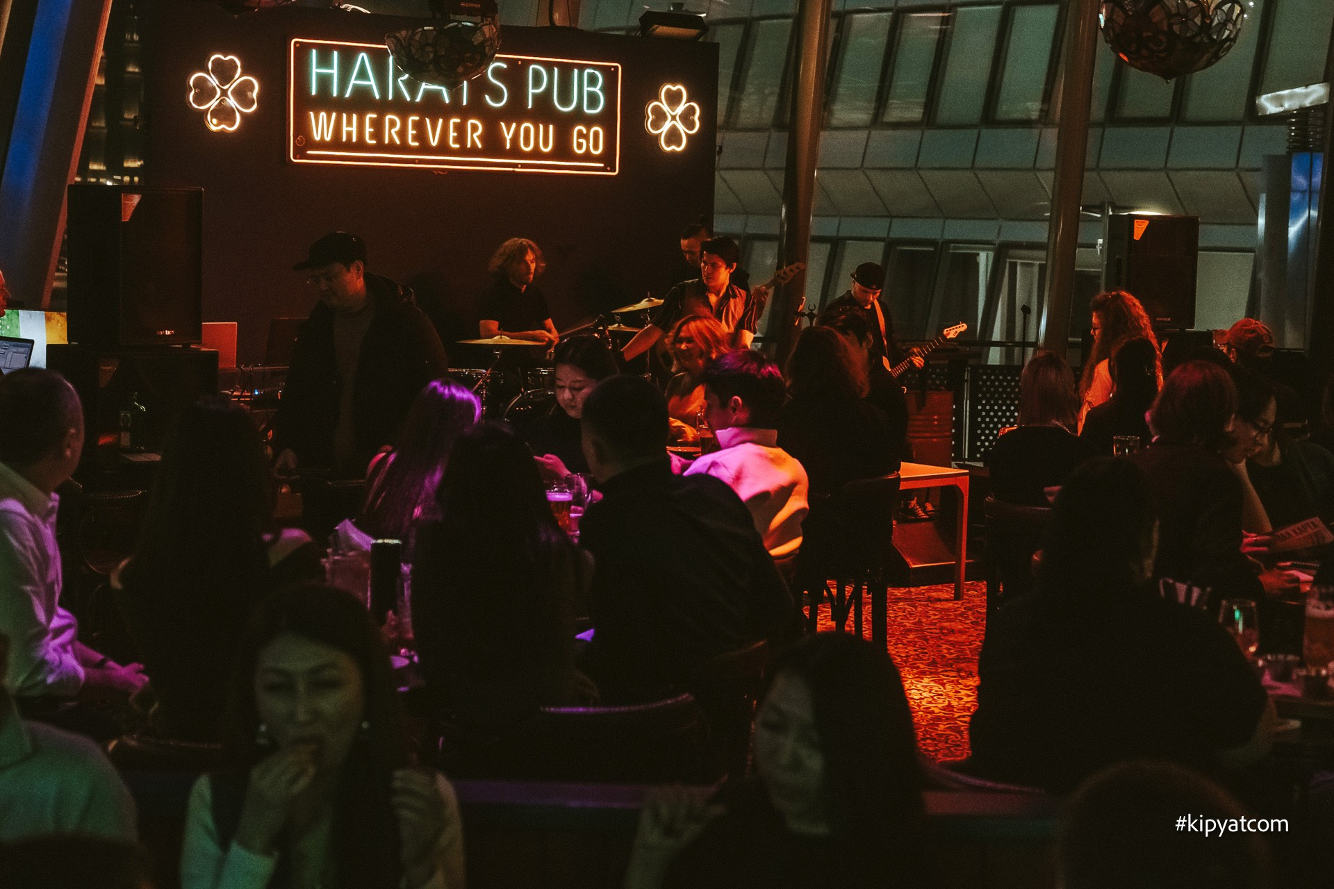 Harat`s Irish Pub expo. Астана Кипятком