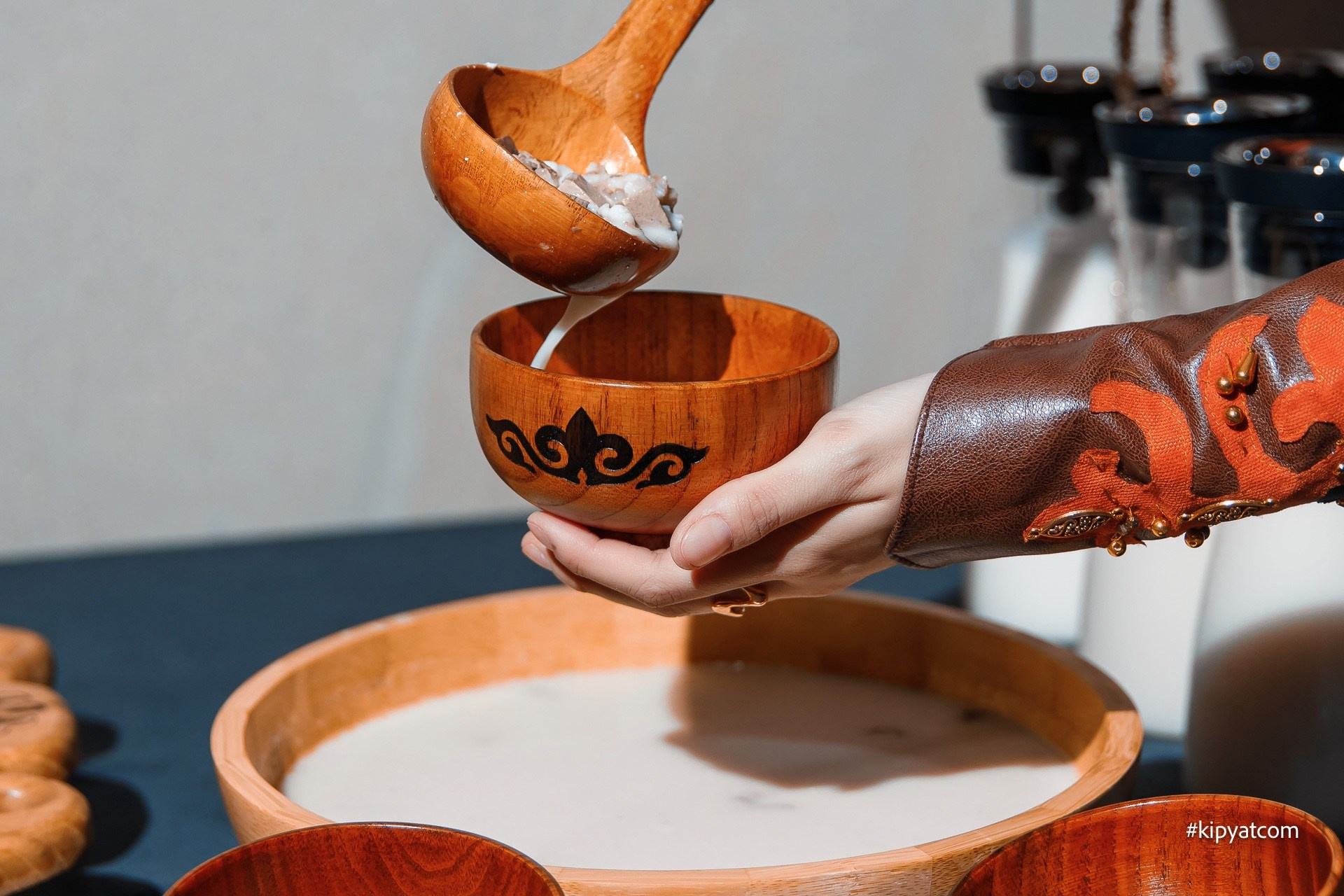 Pingwin premium karaoke. Астана Кипятком