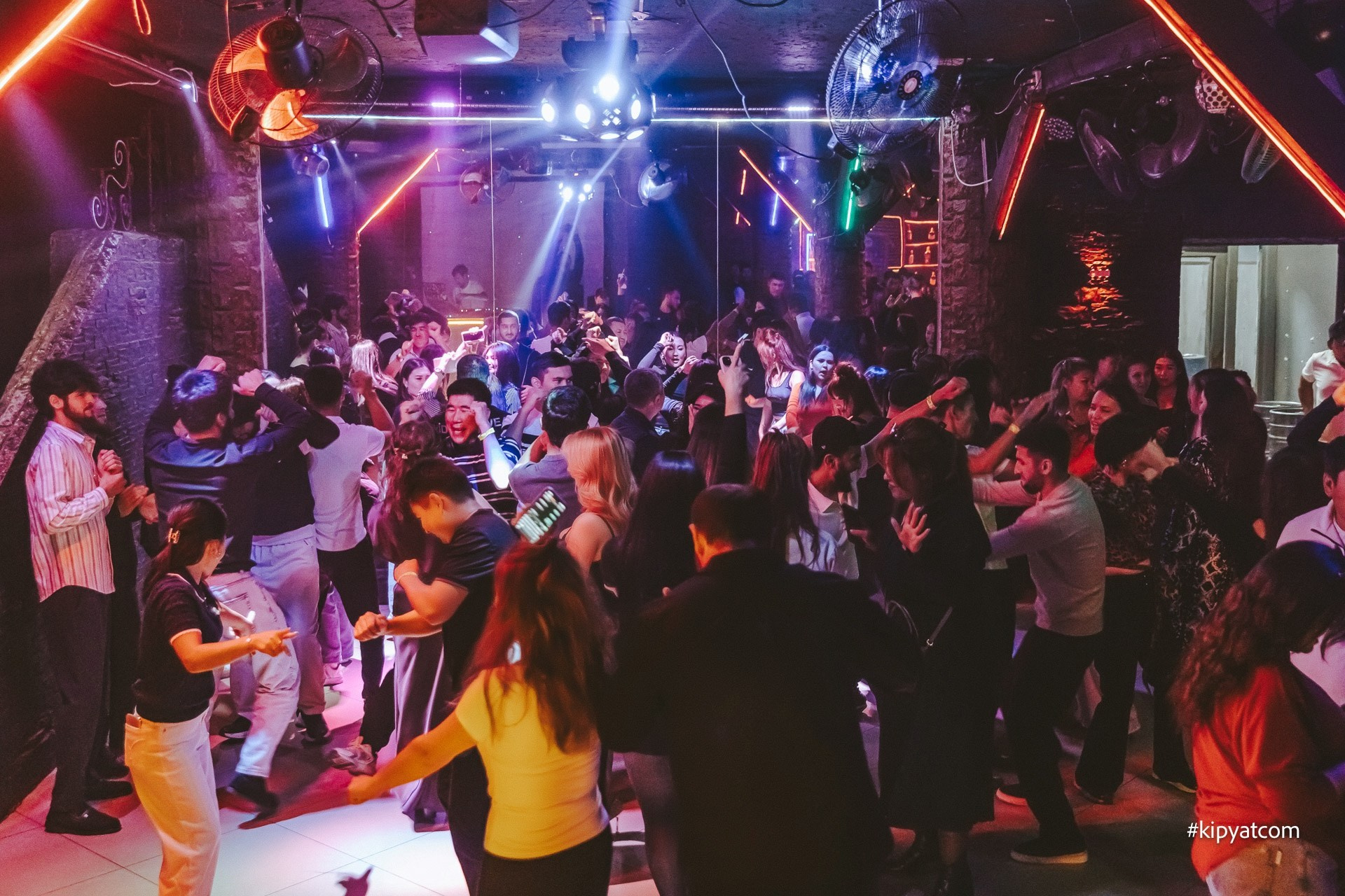 Pimto bar. Астана Кипятком