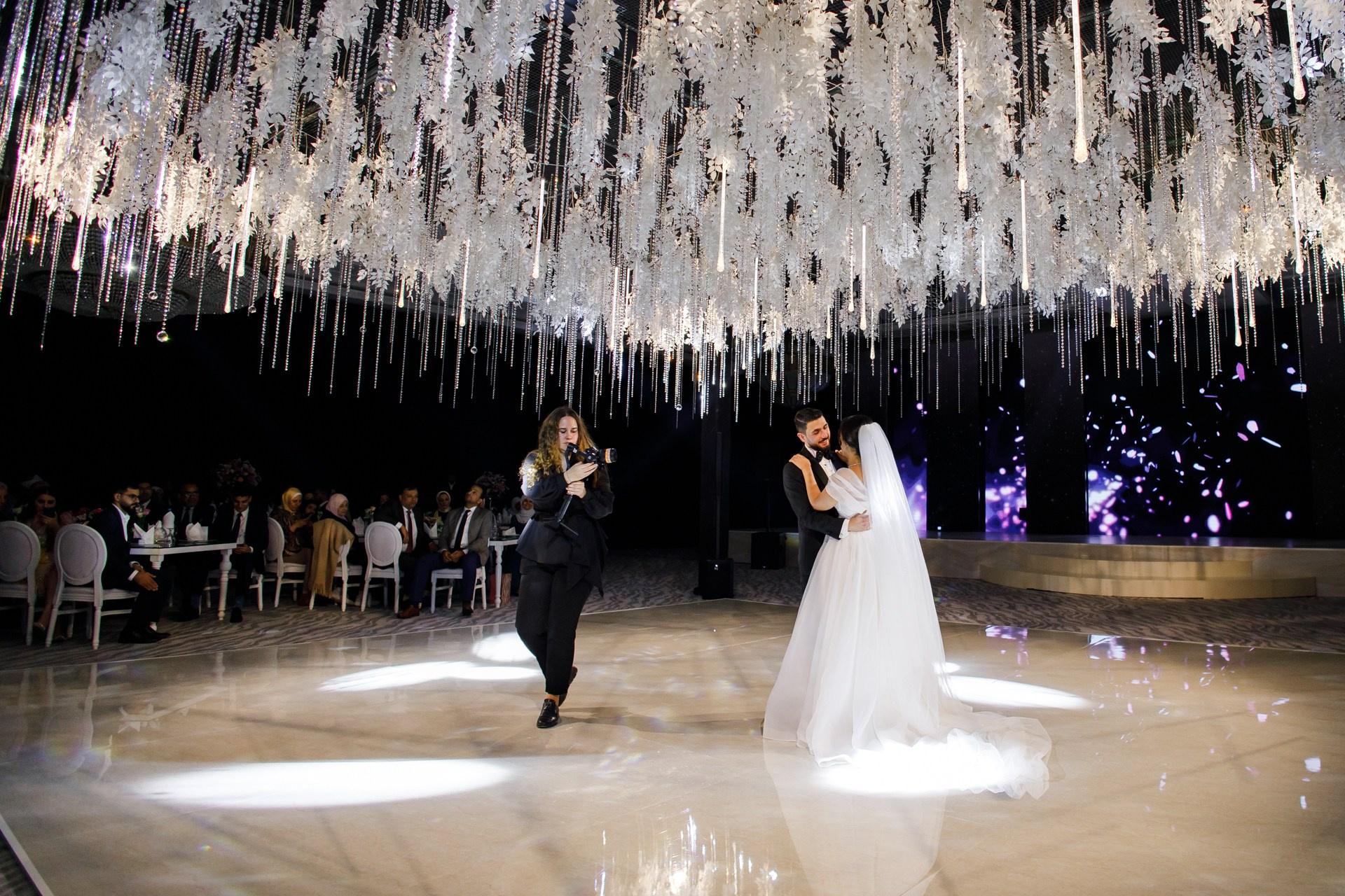 Видеооператор на свадьбу в Москве, шикарный свадебный банкет