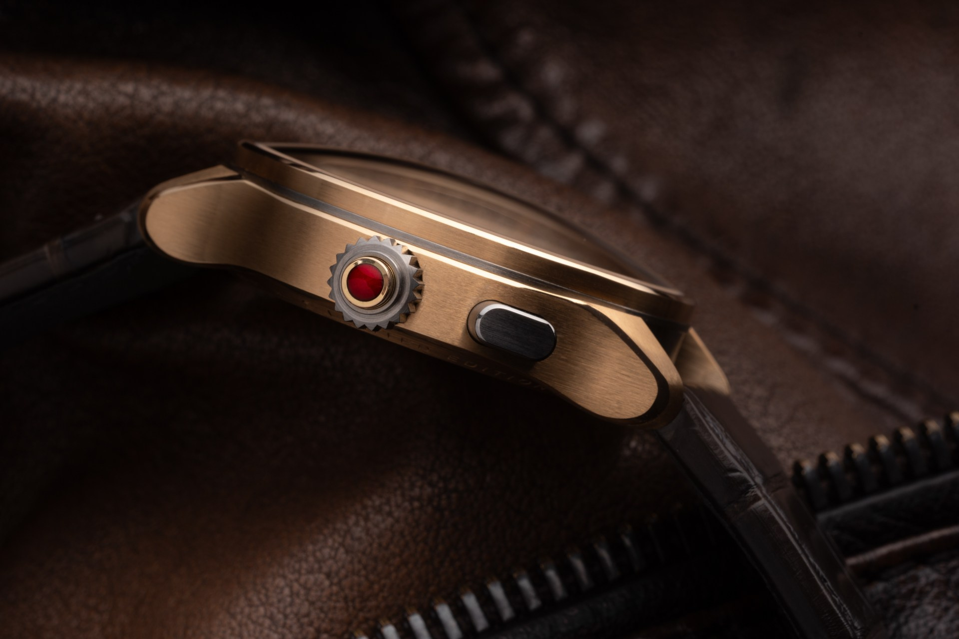 Представляем лимитированную модель Gold Edition для Leica Watch. Фотограф — видеограф в Москве Дмитрий Менделеев