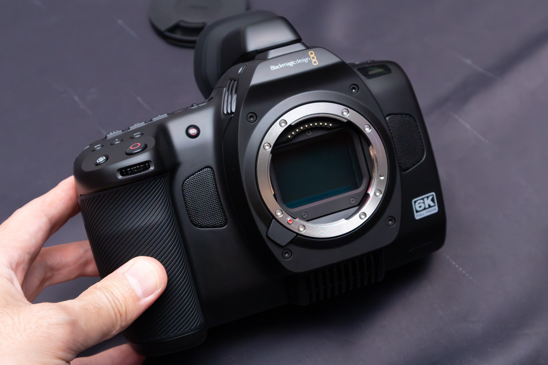 Полноразмерная кинокамера Blackmagic Cinema Camera 6K. Фотограф — видеограф в Москве Дмитрий Менделеев