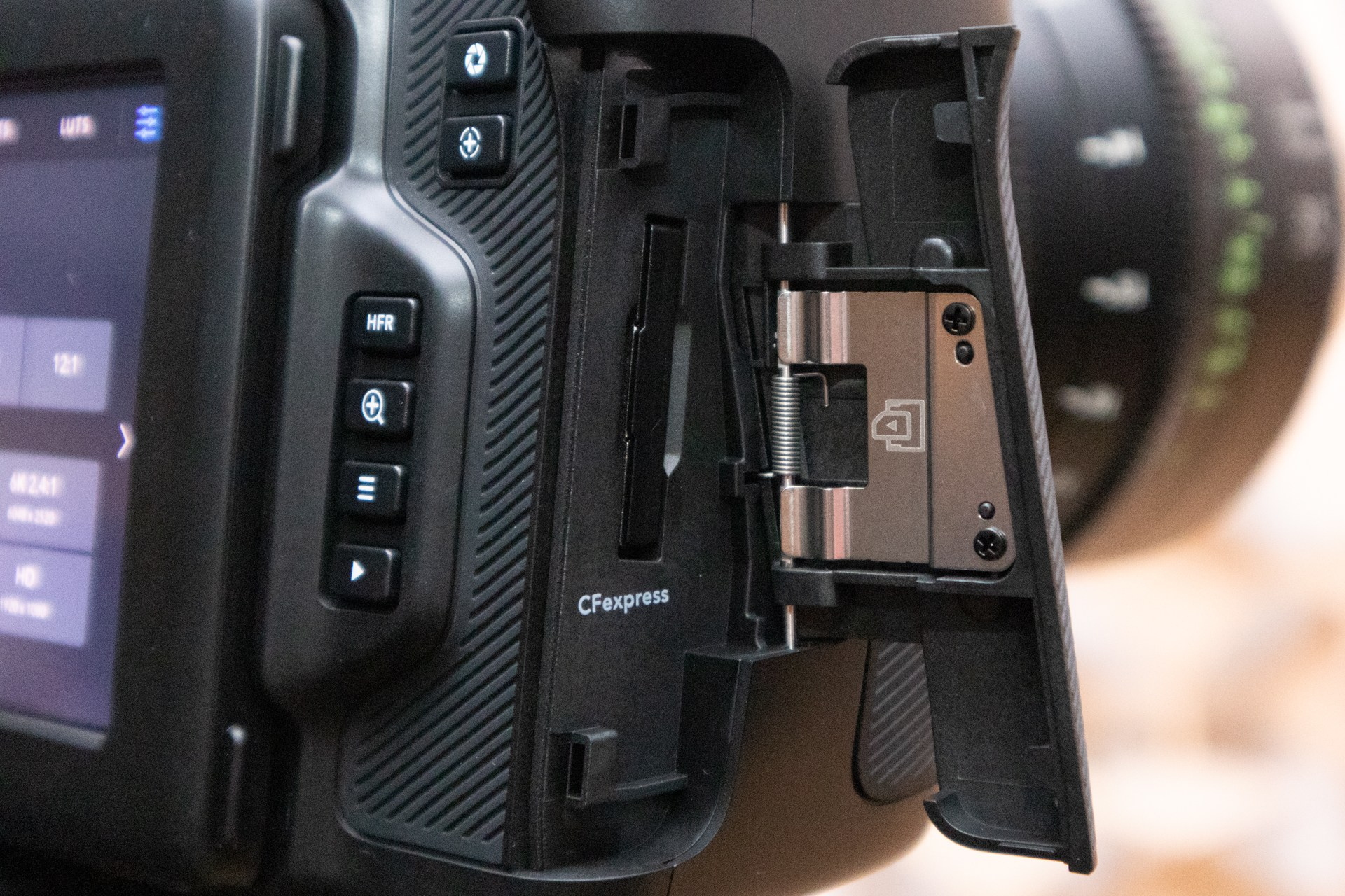 Полноразмерная кинокамера Blackmagic Cinema Camera 6K. Фотограф — видеограф в Москве Дмитрий Менделеев