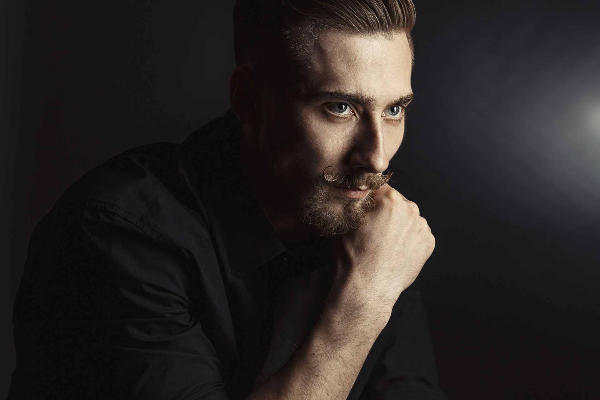 Заказать мужской портрет для бизнеса в Новокузнецке, Кемерово, Новосибирске. Мужской портрет. Мужская фотосессия.