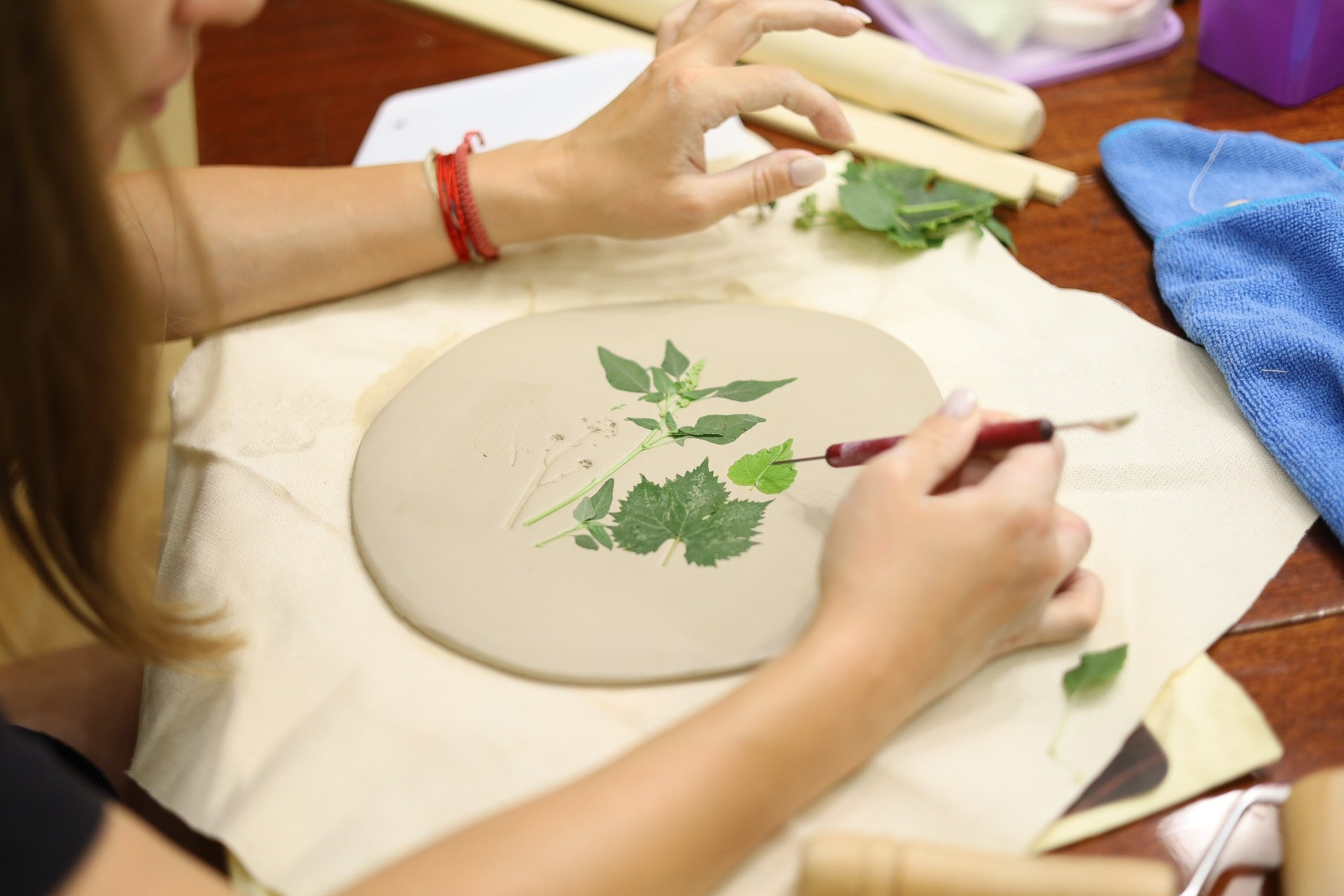 Занятия по керамике для детей и взрослых. Тихонова Анна —художник-график, художник-монументалист, живописец, педагог