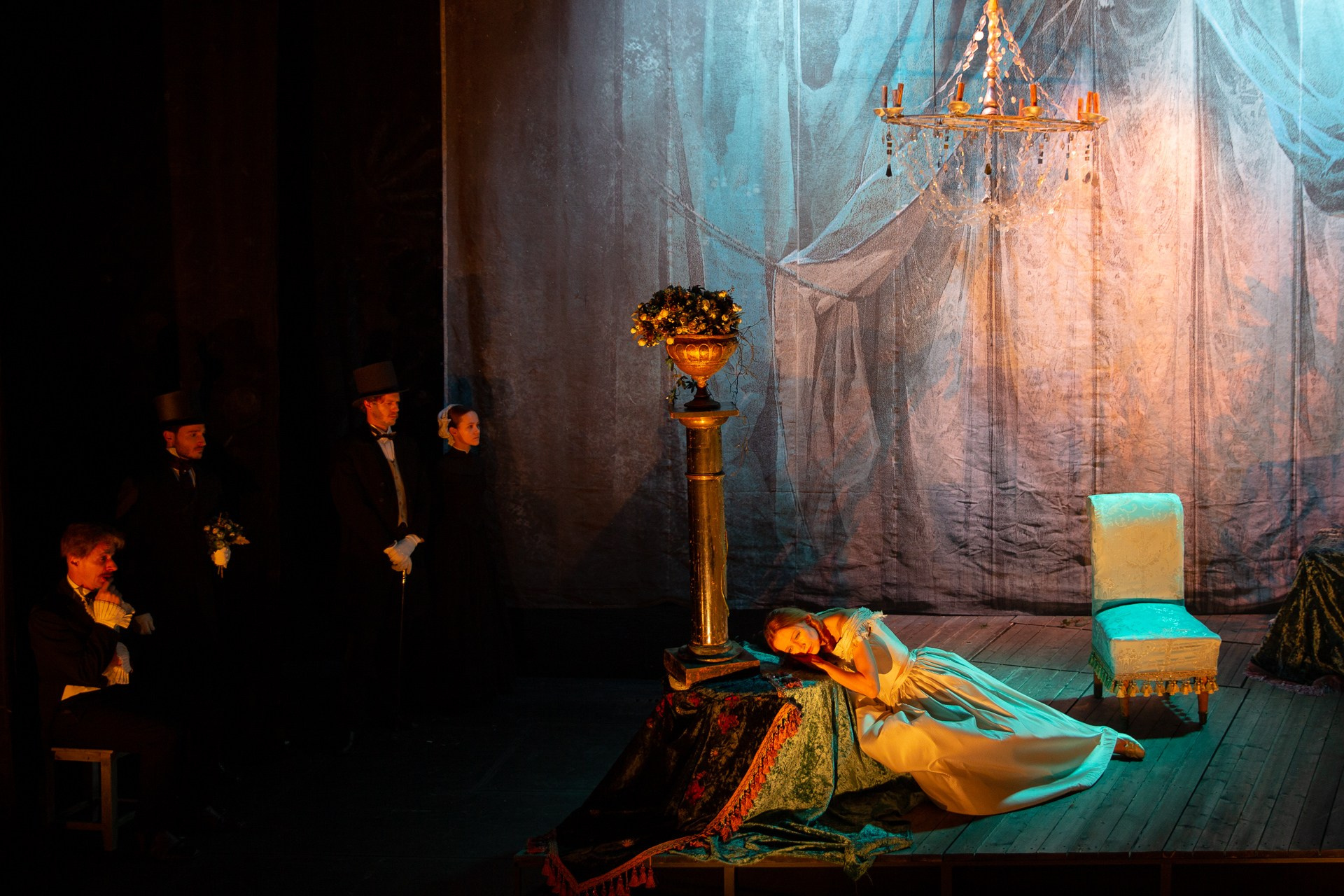 Декорации для спектакля «Какая грусть, конец аллеи» | Александринский театр. История занавеса. Превращаем идею в технологию