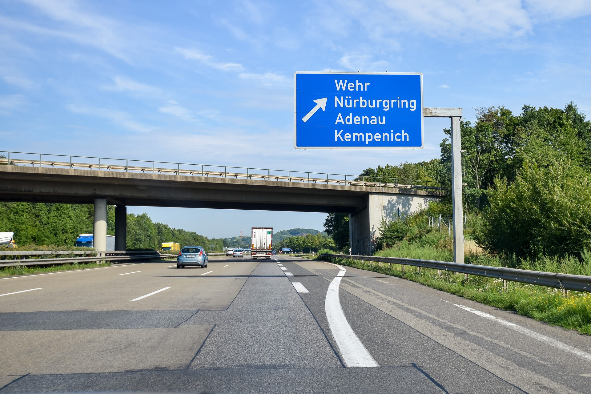 Нюрбургринг — лучшая гоночная трасса в мире.