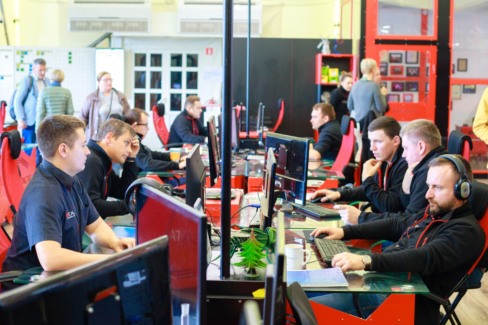 Репортаж из ENCATA — сервис конструкторской разработки. Репортажный фотограф в Минске. Алексей Матюшков