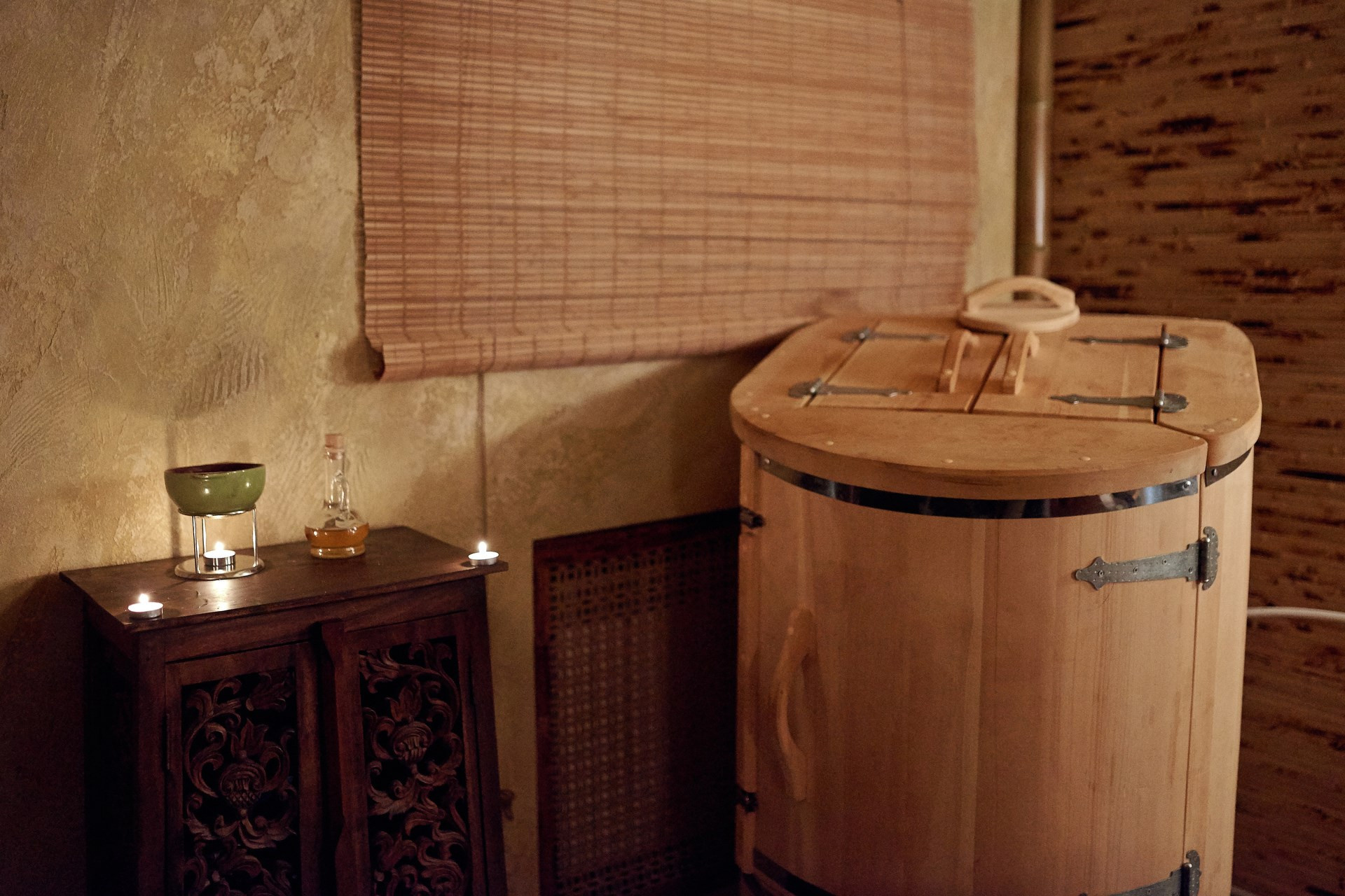 Кедровая бочка (фито-бочка). Оздоровительный комплекс Шалово-парк Серебряные ключи