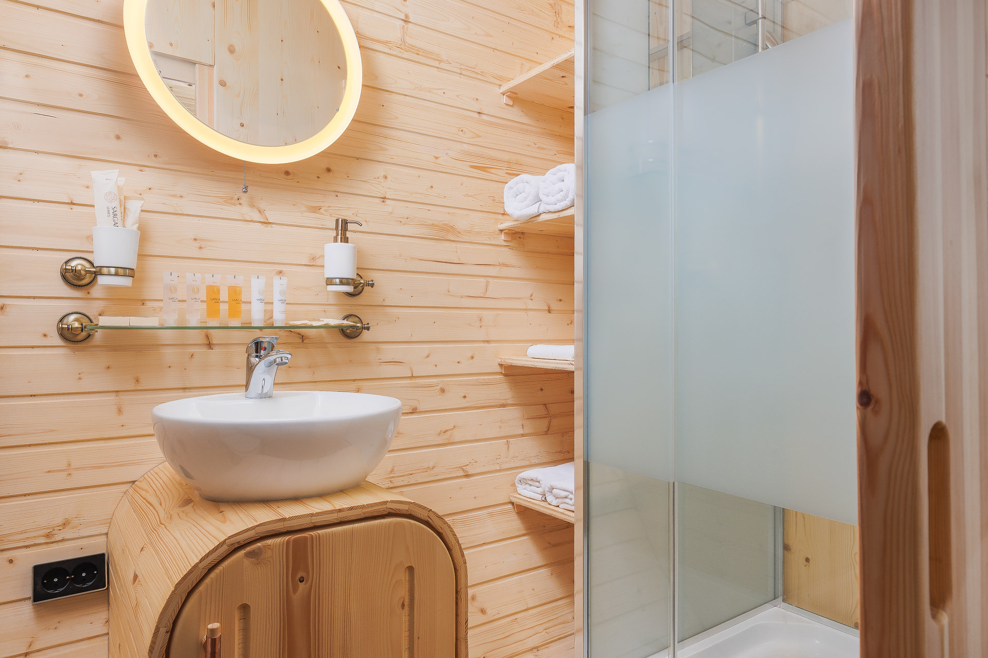 Фотосъемка глемпинга Конаково Ривер Клаб, Тверская область. Интерьерный фотограф в Москве Кристина Медведева