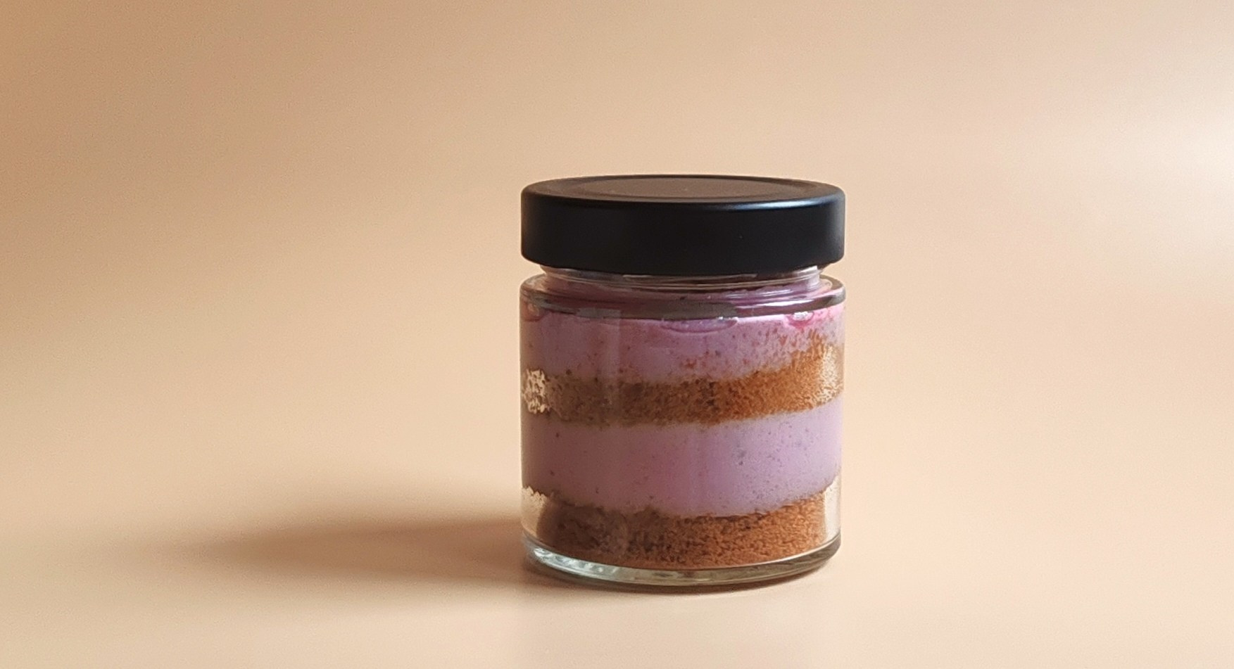 Торт в банке Йогурт с черной смородиной. Чисто поле