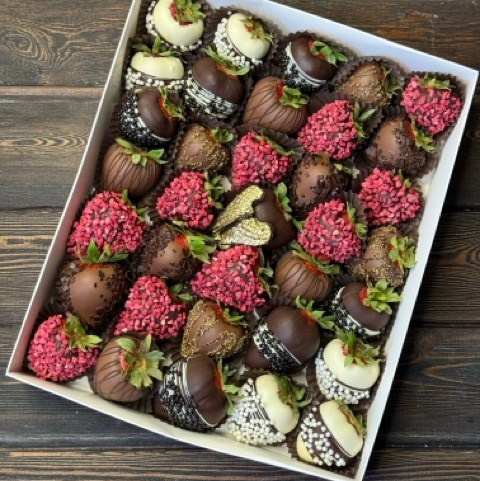 Наборы из клубники в шоколаде Сургут. Клубника в шоколаде в Сургуте