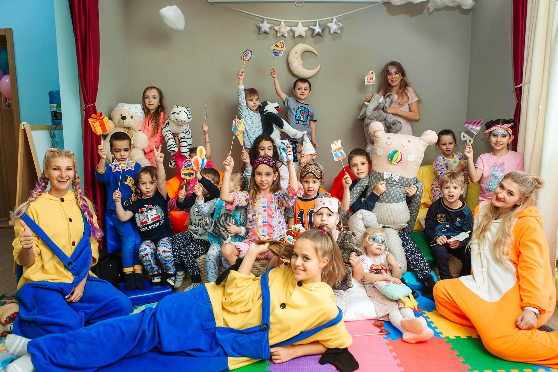 Детские развлечения и аниматоры в летнем лагере RNGC