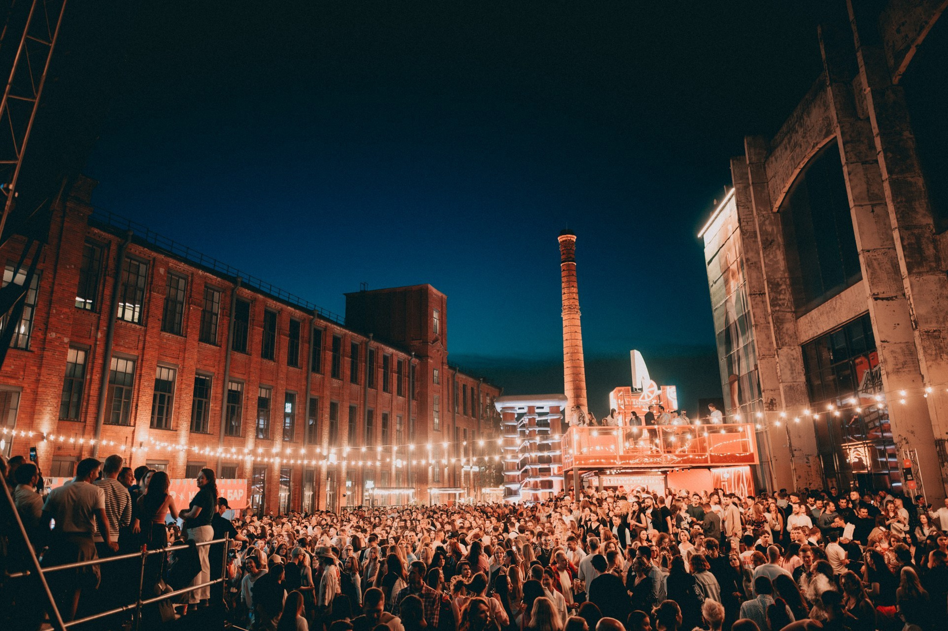 Фото года MFamilia — фотовыставка в Севкабель Порт. Организация фотовыставок в Петербурге и Москве, MFamilia (МФамилия)