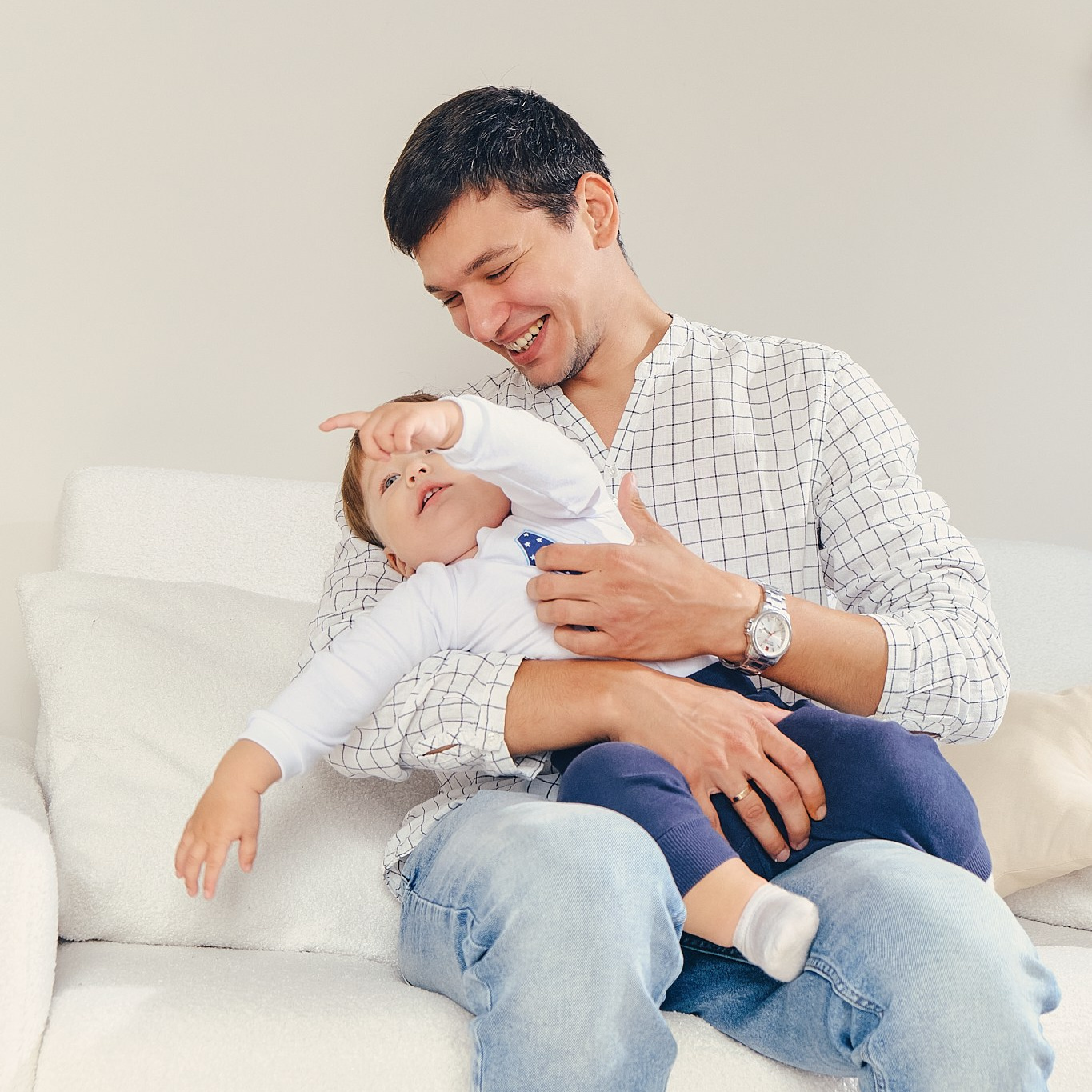 Максим Романенко с ребенком. Семейная фотосессия. Фотограф Никита Максимов. Междуреченск.