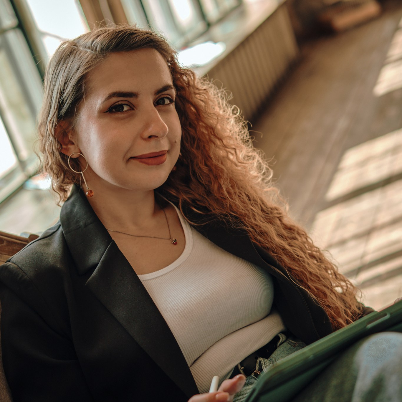 Контакты. Динара Байгельдина — Графический дизайнер и художник-иллюстратор