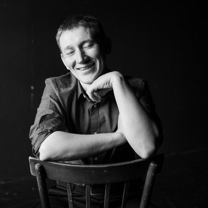 Контакты. Портретный фотограф Илья Лучинин город Ижевск