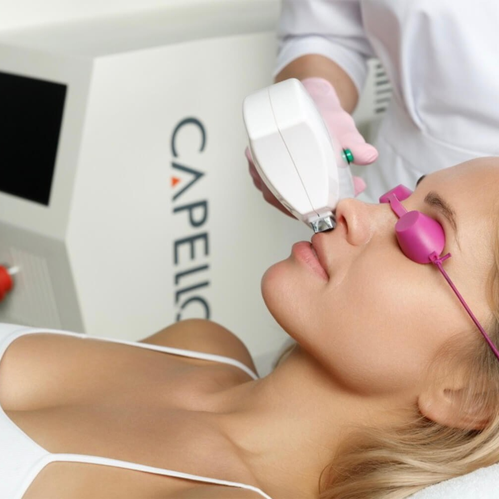 Фототерапия - наиболее востребованная косметологическая процедура, позволяющая эффективно устранять эстетические несовершенства (коррекцию сосудов и следов постакне, осветление пигментации, фотоомоложение, фототерапия.