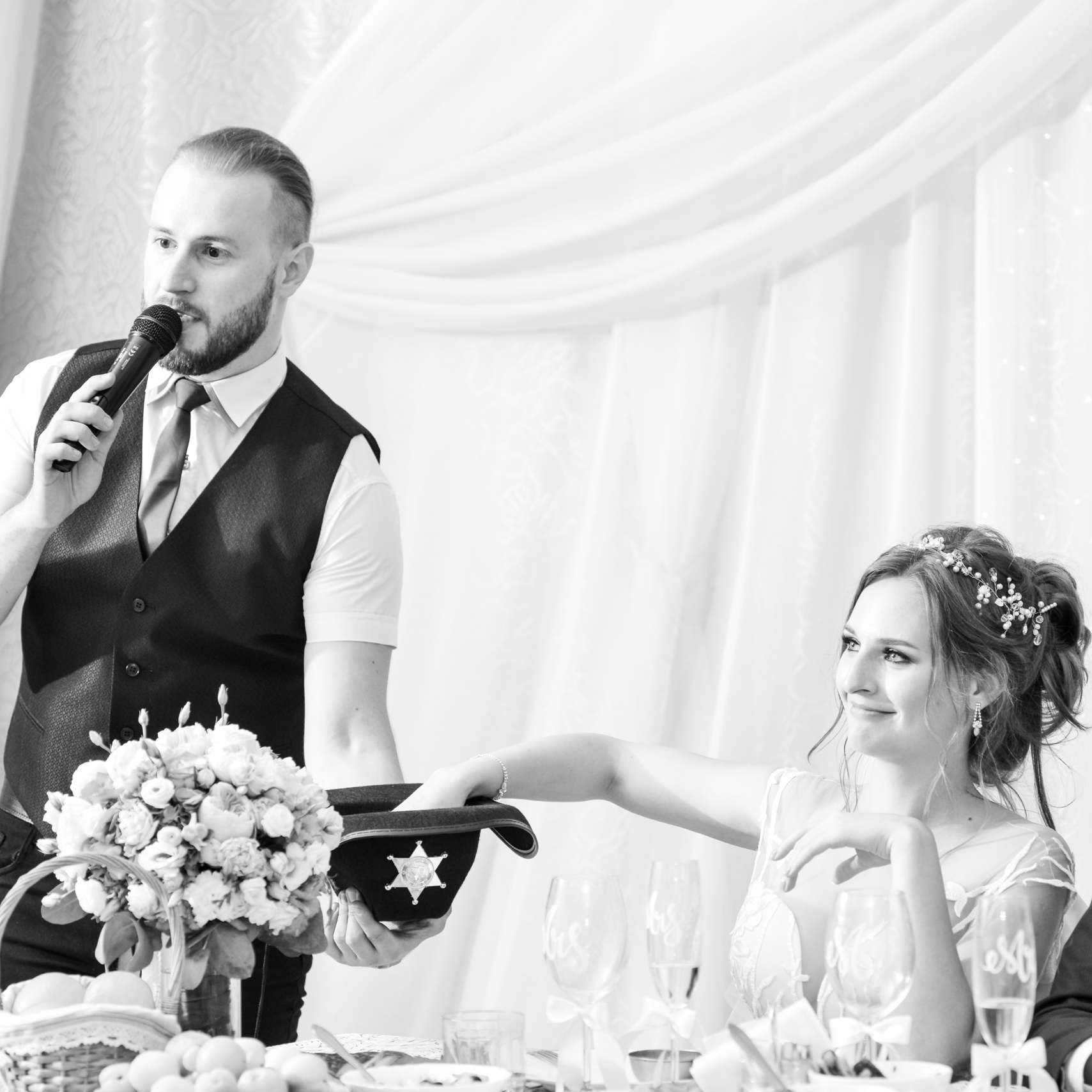 Ведущий на свадьбу, фотосъёмка свадьбы, свадебный банкет