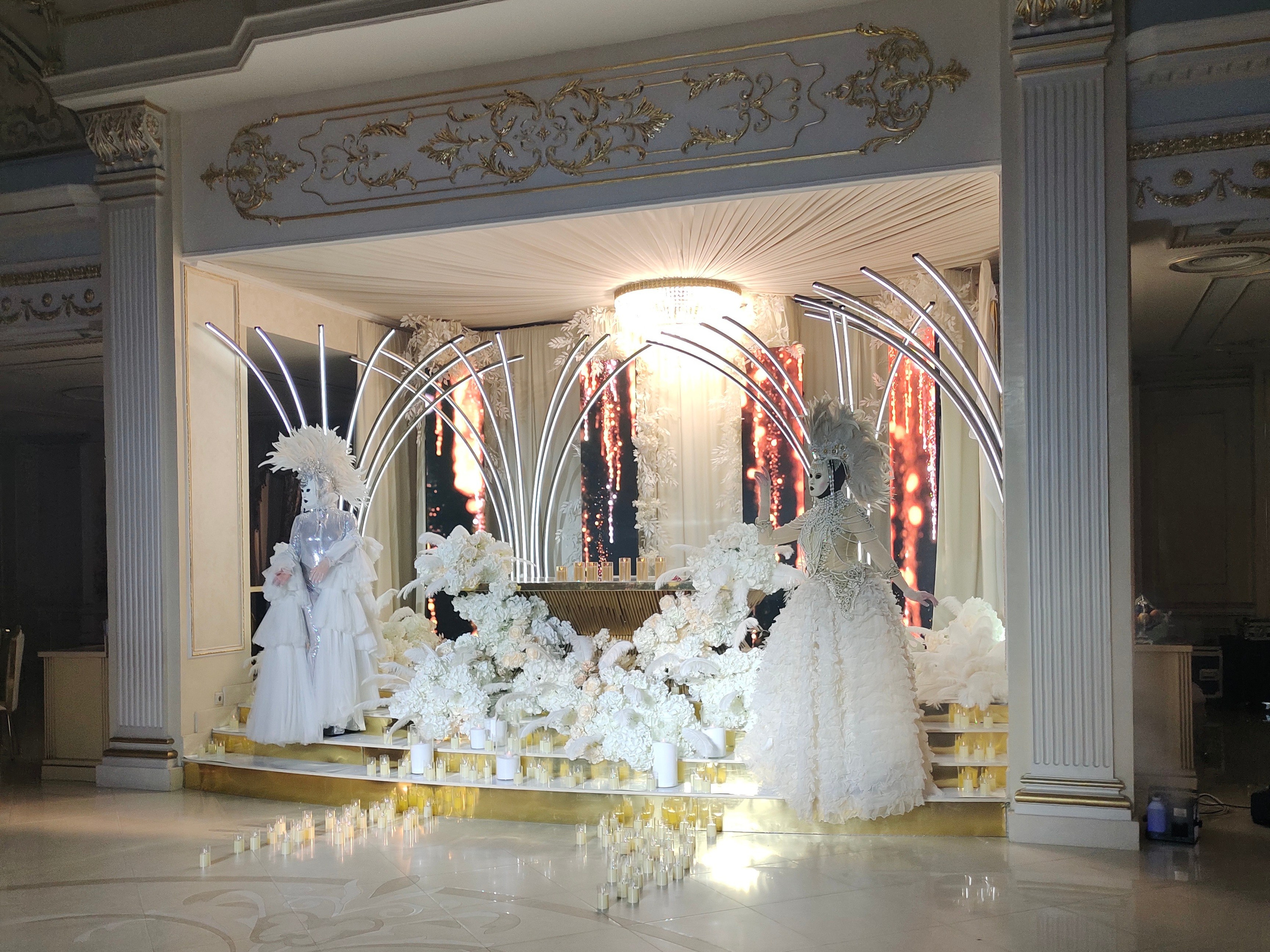 Артисты на банкете. Мимы и Ходулисты на встречу гостей. Москва