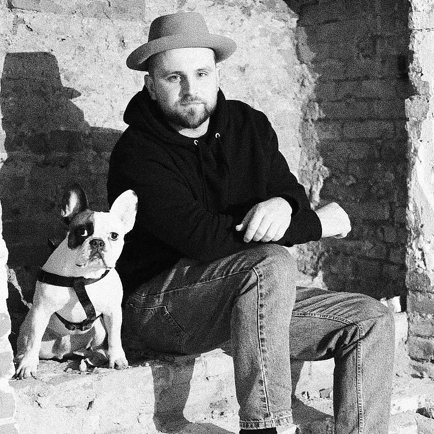 «МЫ ХОТЬ И ПАРИКМАХЕРСКАЯ, НО У НАС СВОЯ ГЛУБОКАЯ ФИЛОСОФИЯ»