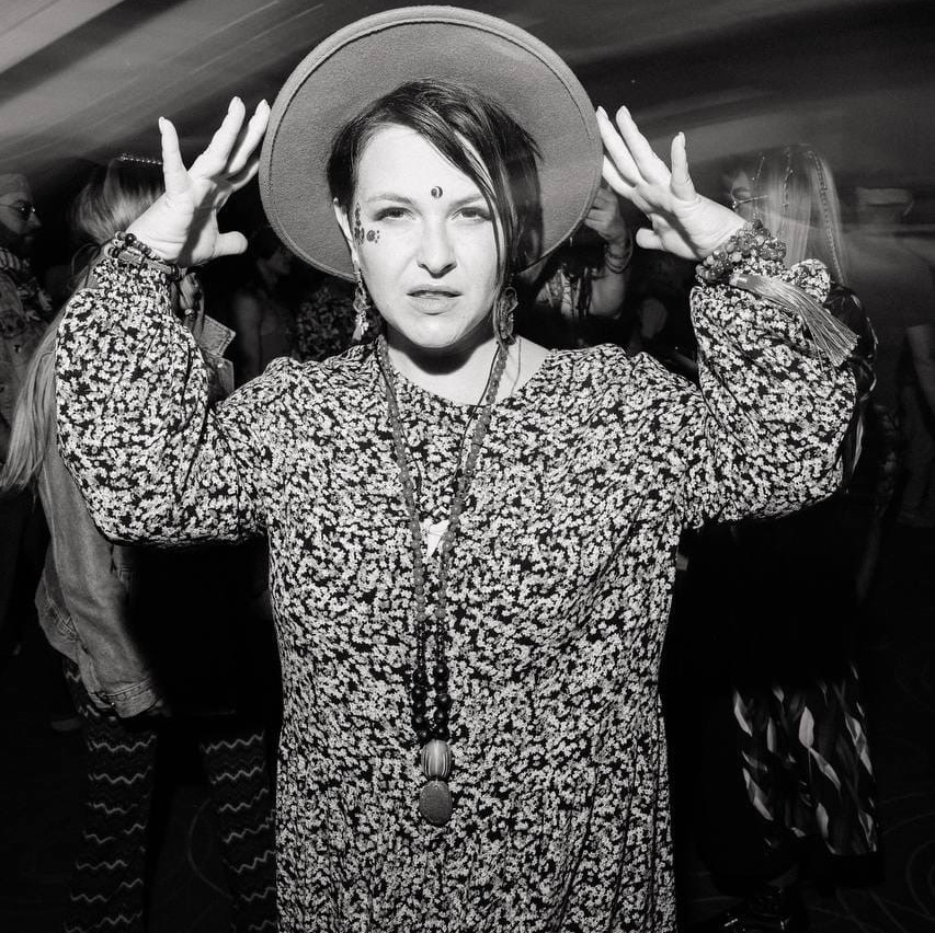 Контакты. Людмила Тихонова