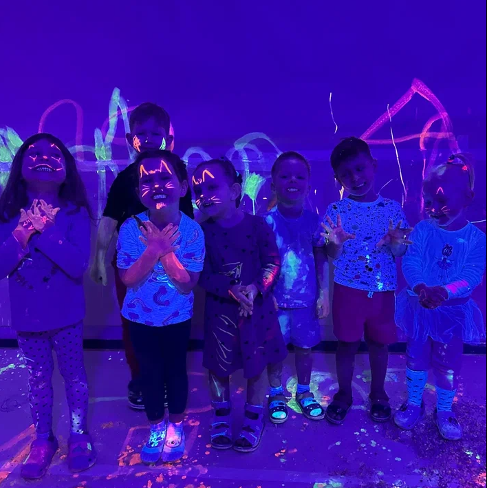 Неоновые зернышки. Семейные и детские праздники Домодедово Арт Студия красок BeFun