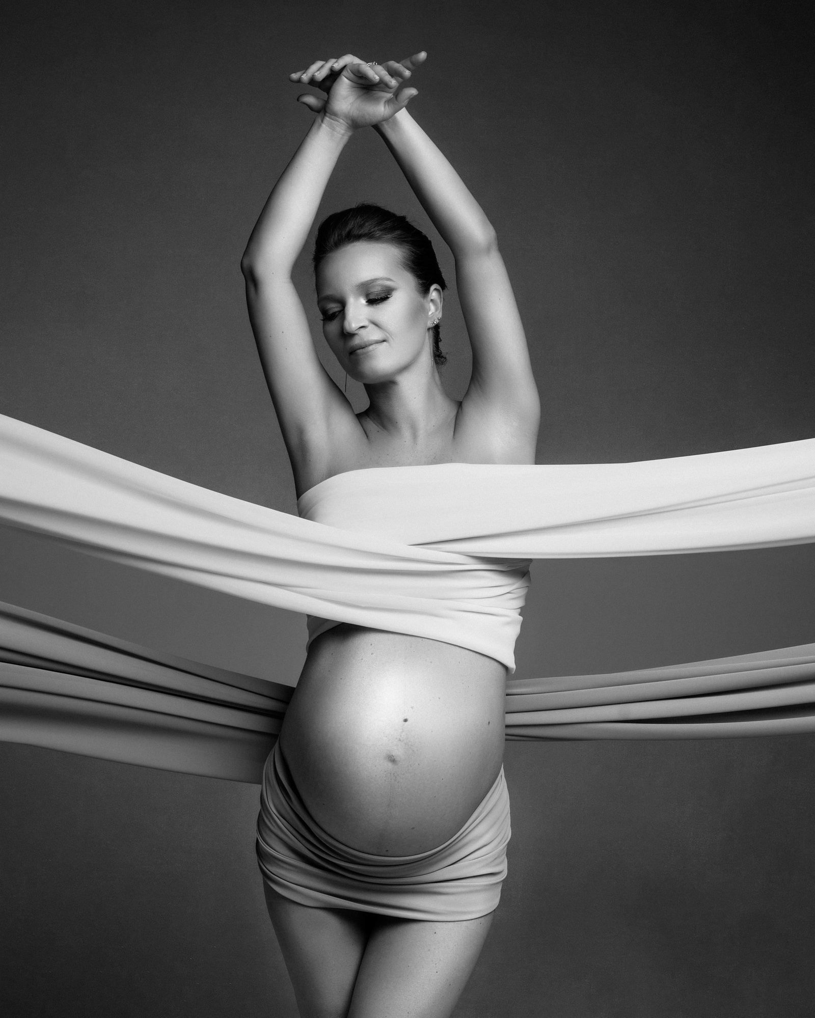 Фотосессия беременных в ткани