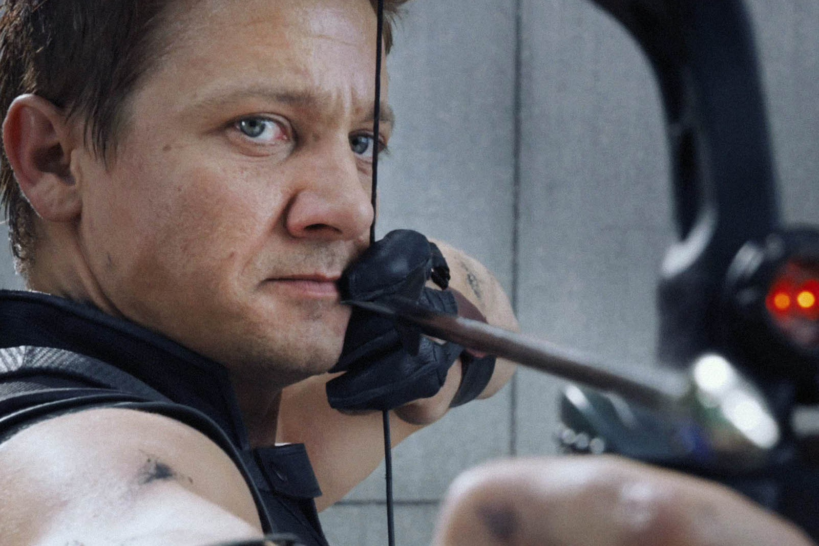 Кадр из фильма Мстители, соколиный глаз