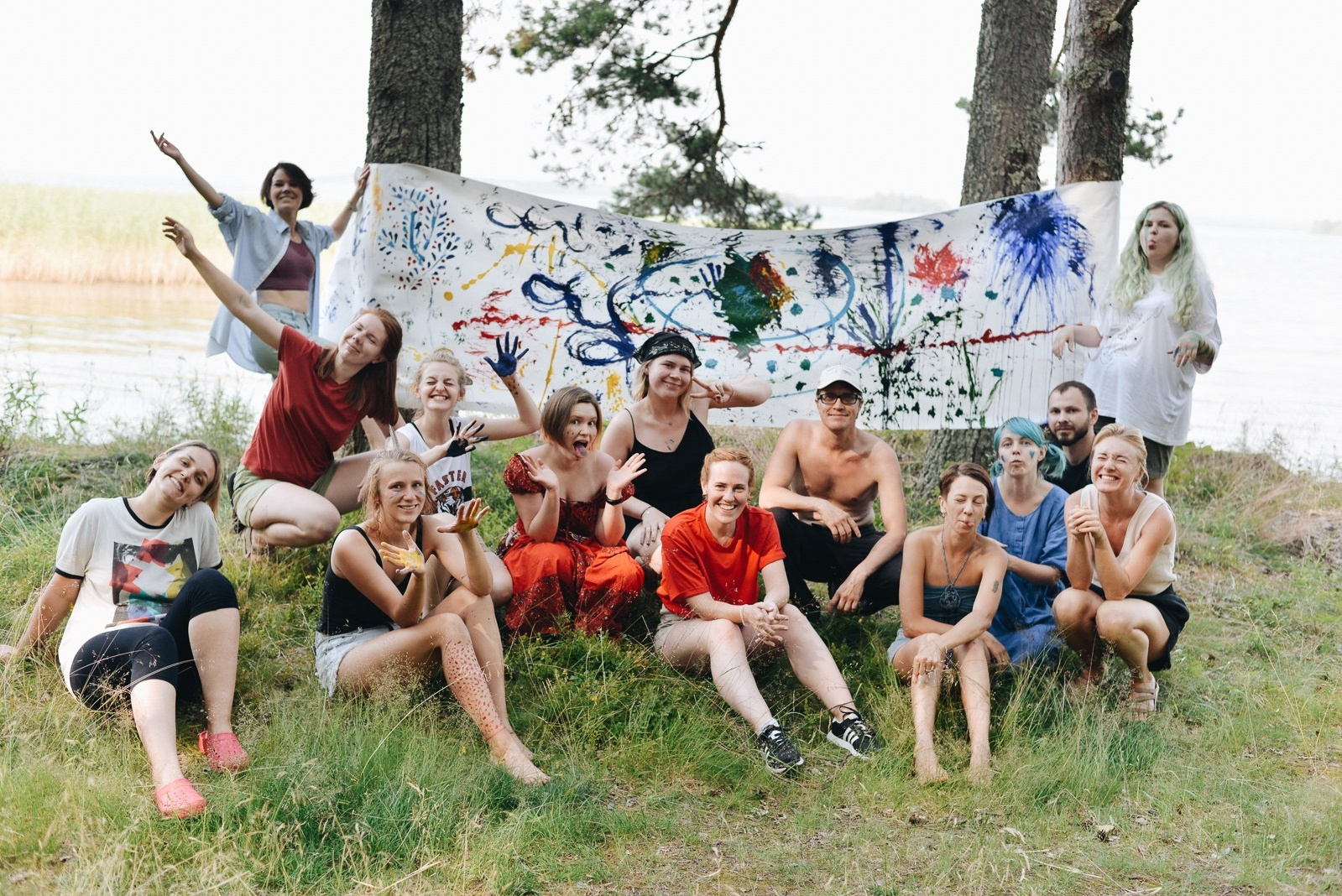 Участники творческого лагере для взрослых на Сямозере в Карелии