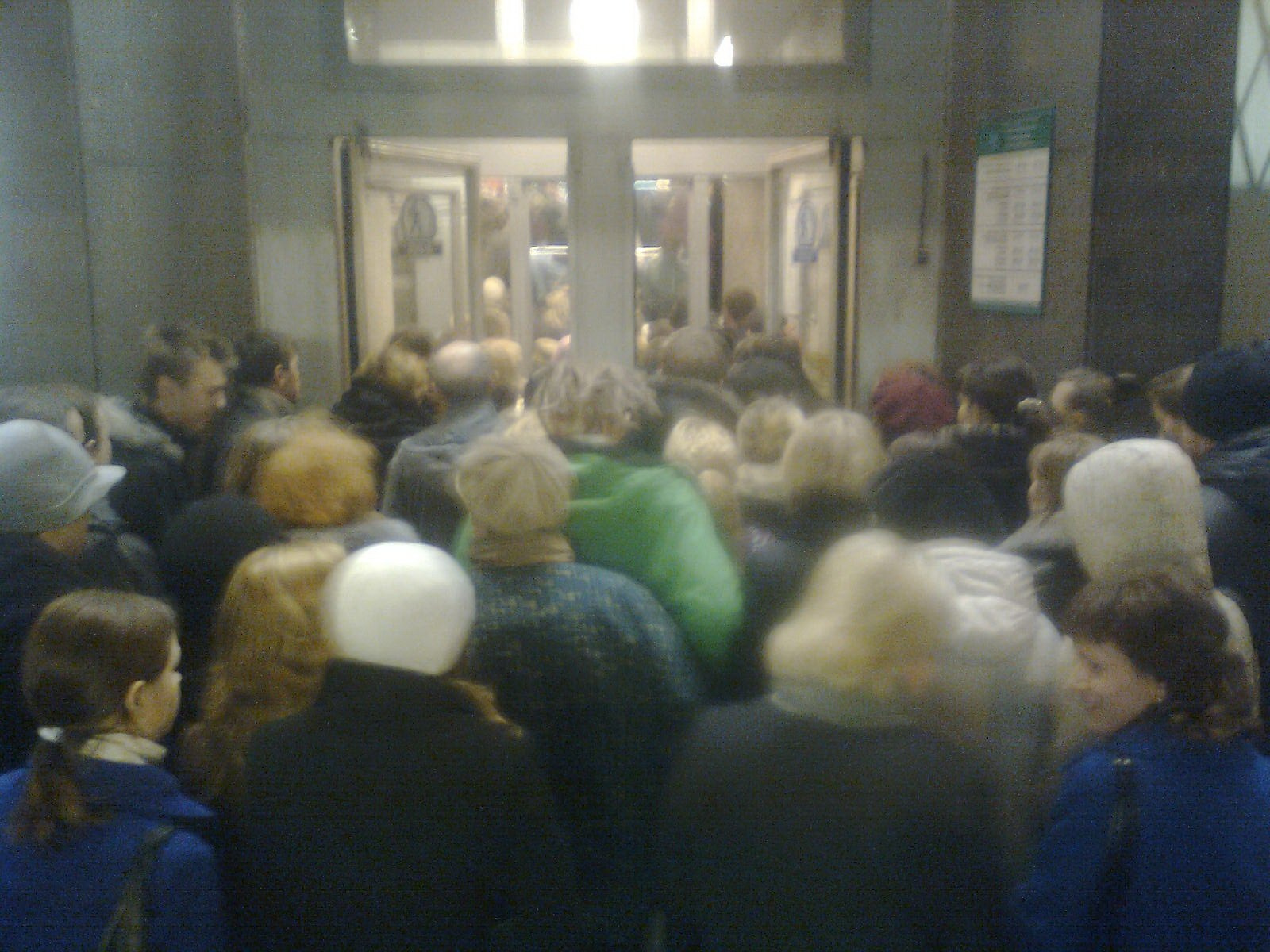 Питерское метро. Художник. Фотограф