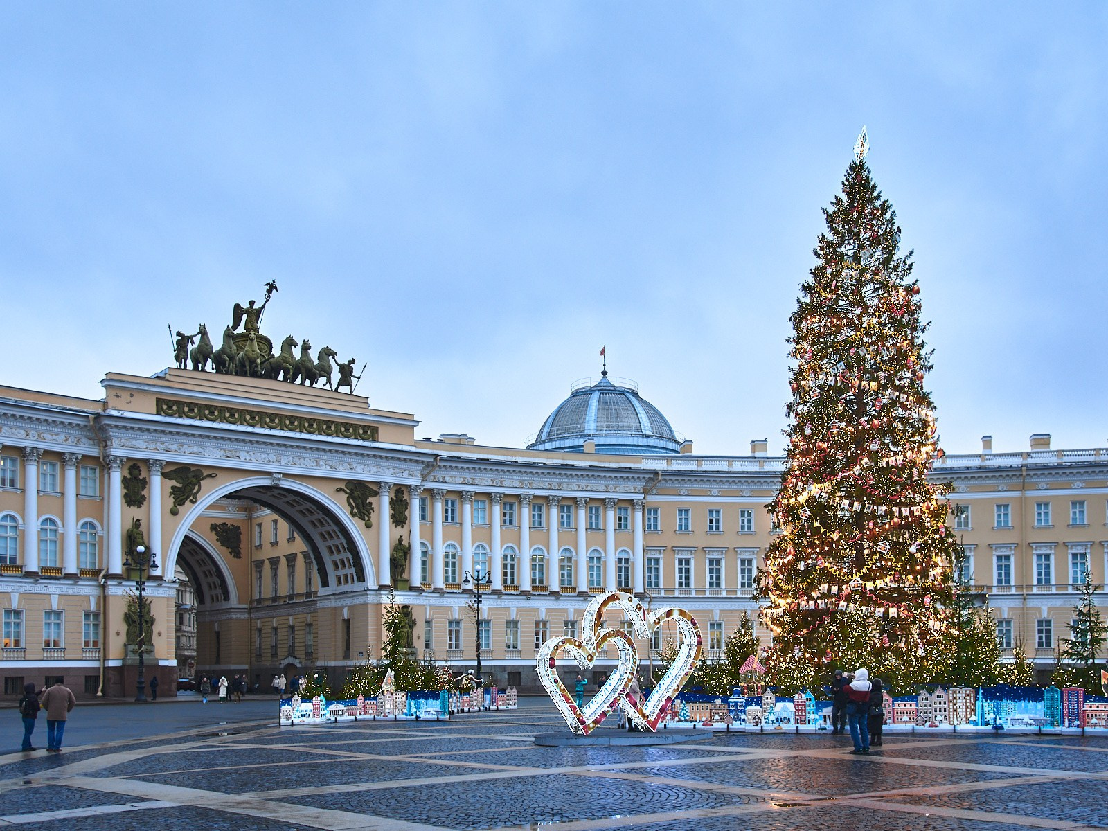 Фотопрогулка на день снятия блокады: фундаменты, чайки, Новый год и др. НЕЙРО-АРТы Воеводова