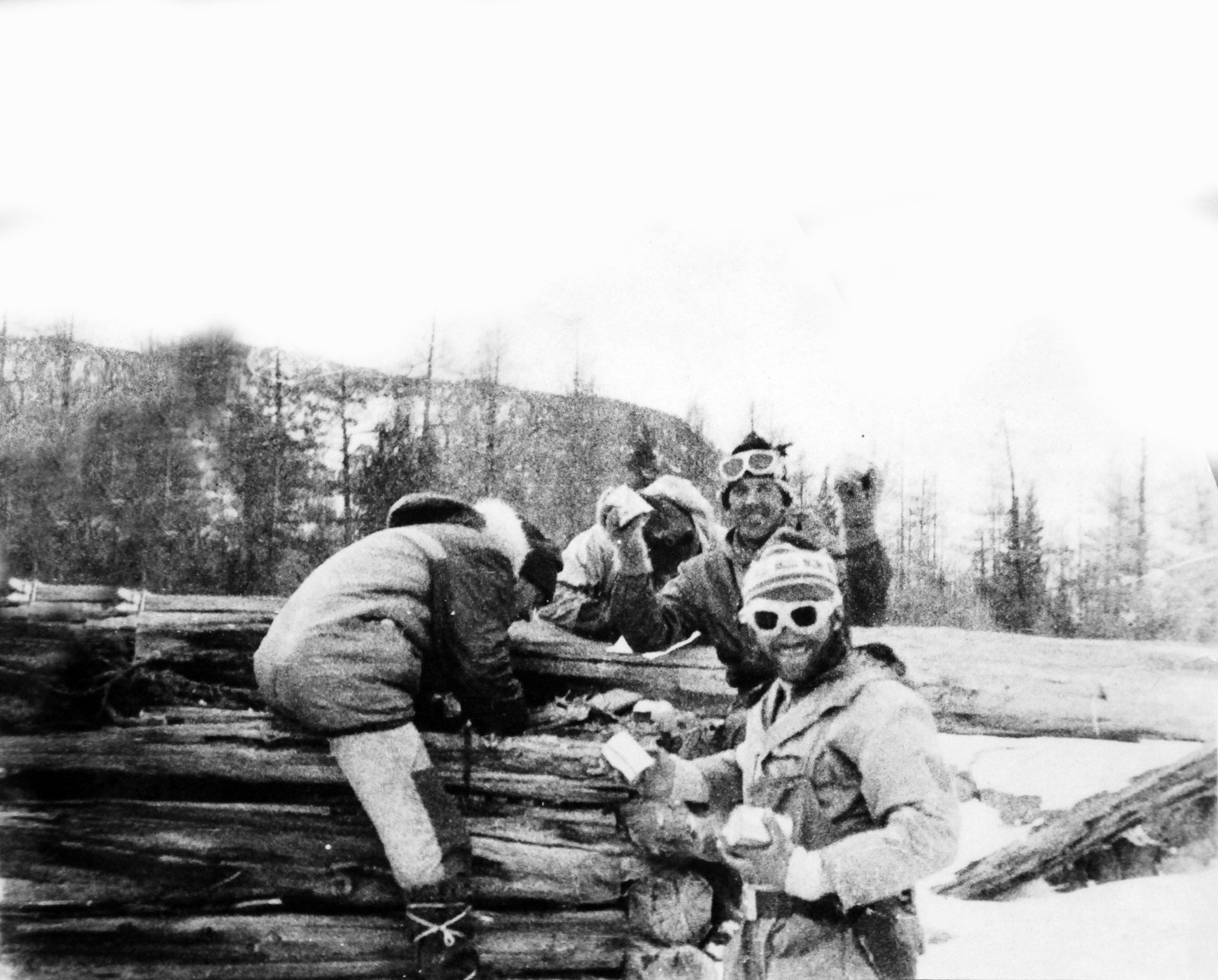 Люди идут по свету (1990). Фотограф Эдуард Алмадаков