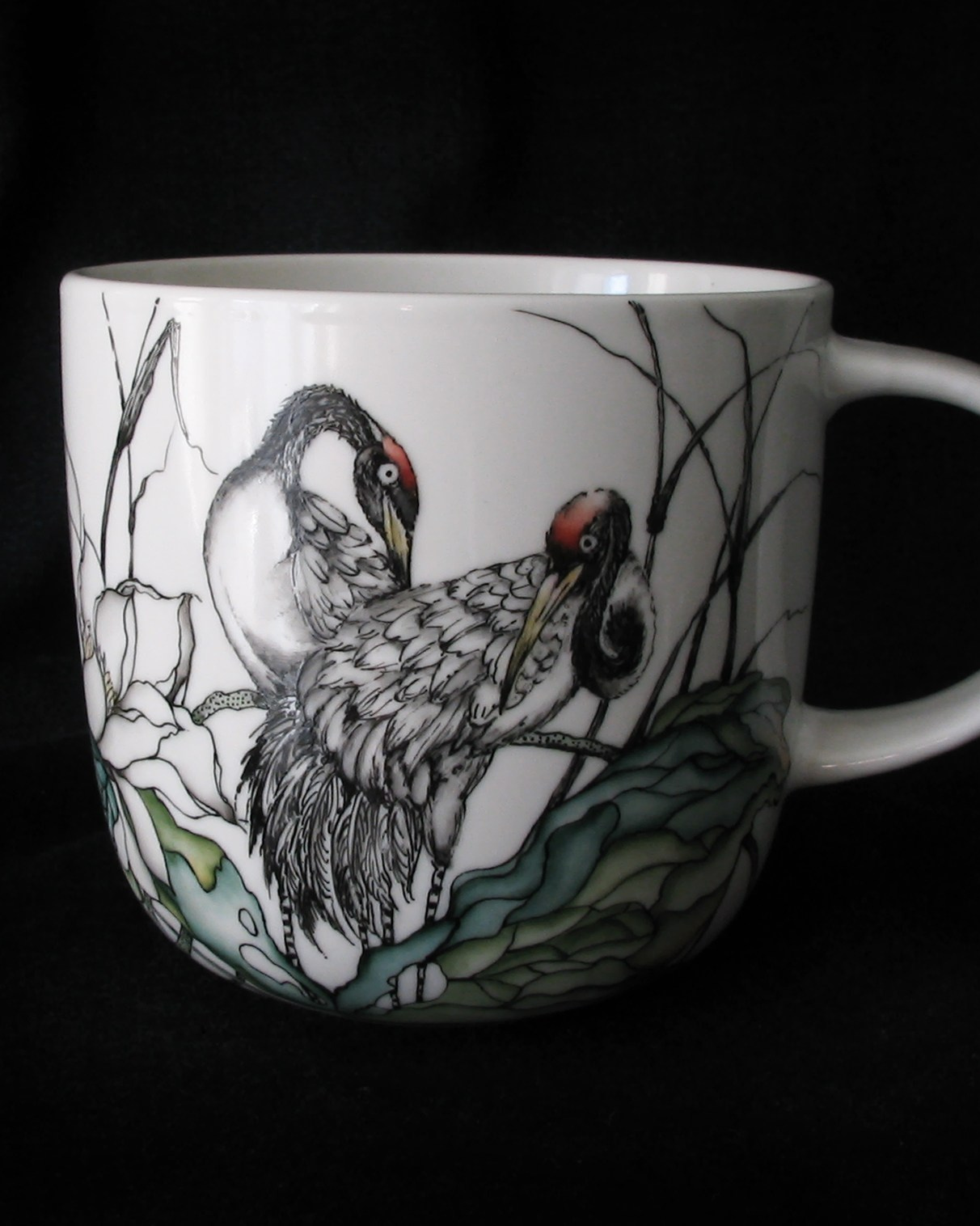 Ежик в тумане. Костяной фарфор ИФЗ. Надглазурная роспись по фарфору в Санкт-Петербурге.