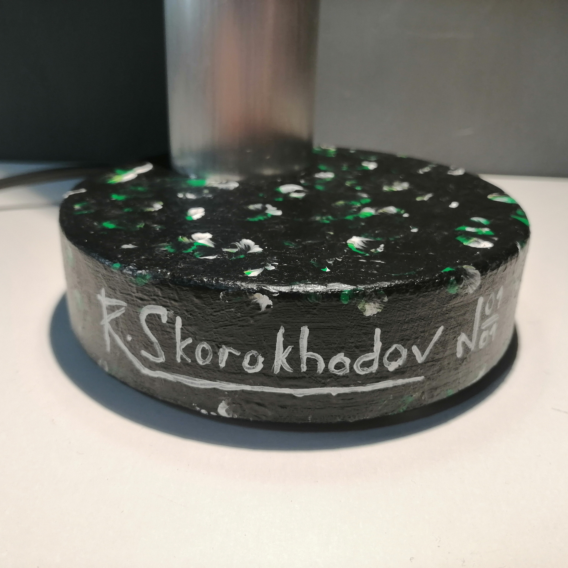 295_Black_white_green. Светильники Романа Скороходова