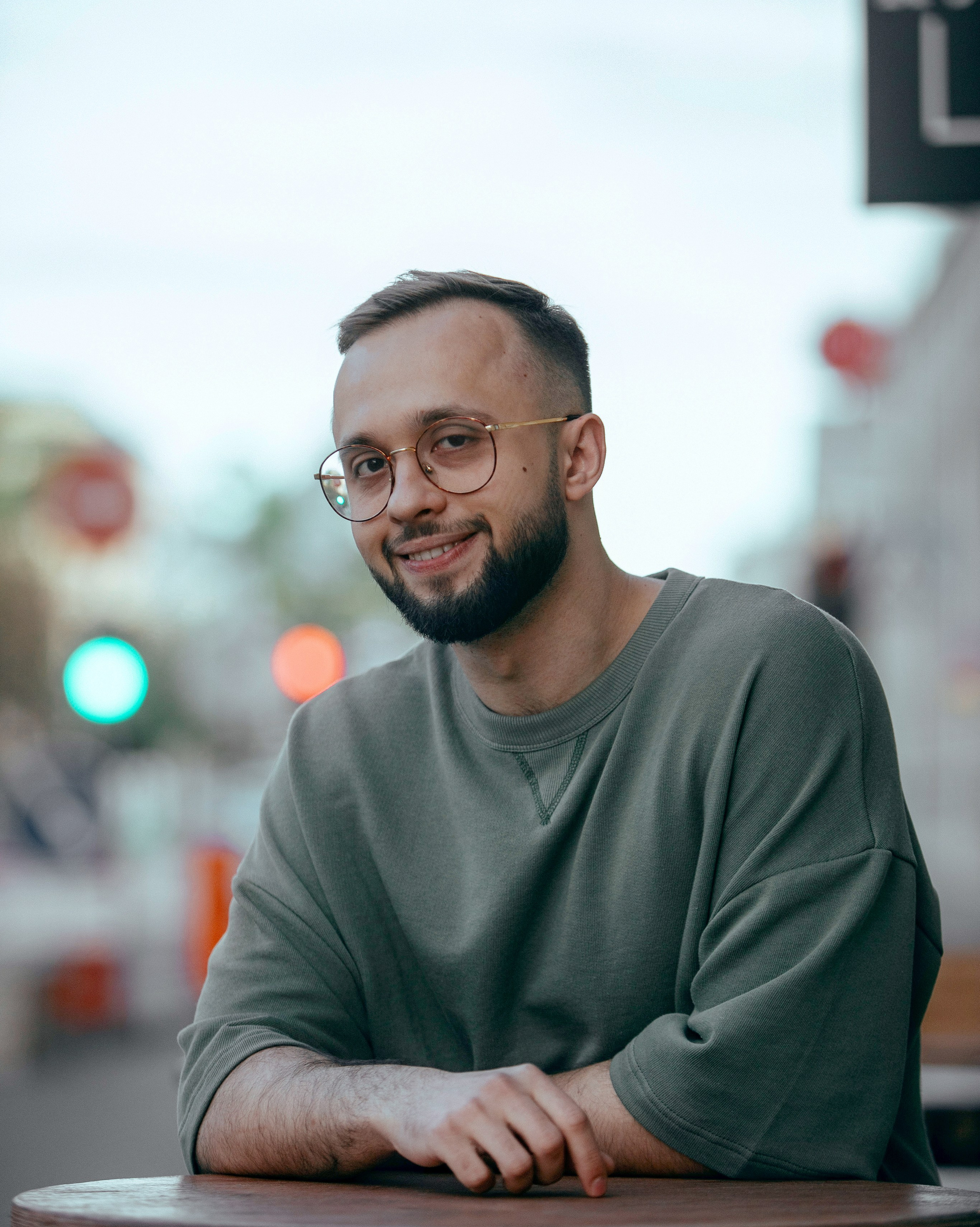 портрет, мужчина, Минск, прогулка по городу, лицо, в очках, модель, 