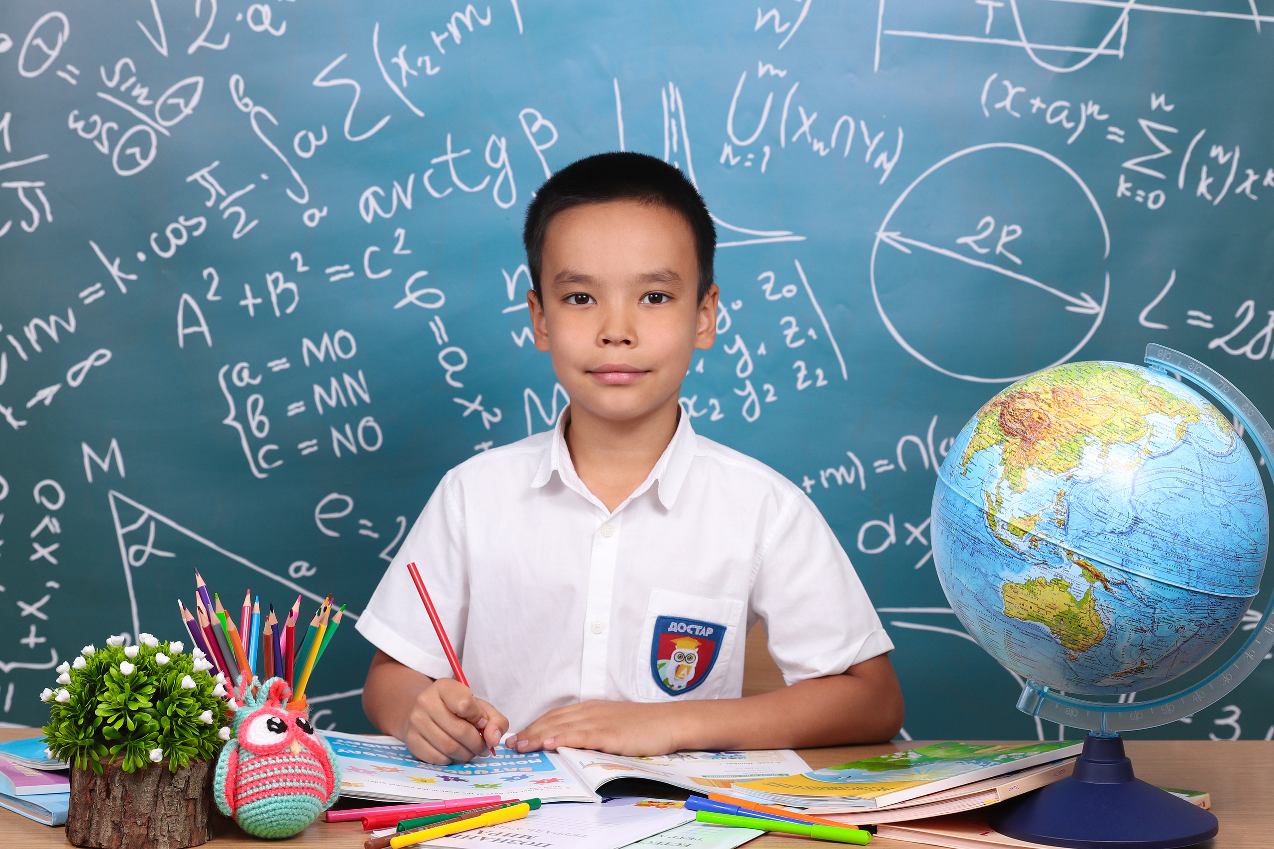 Стильные, современные фотокниги для школьников Алматы. Детский фотограф в Алматы, виньетки, выпускной альбом Алматы