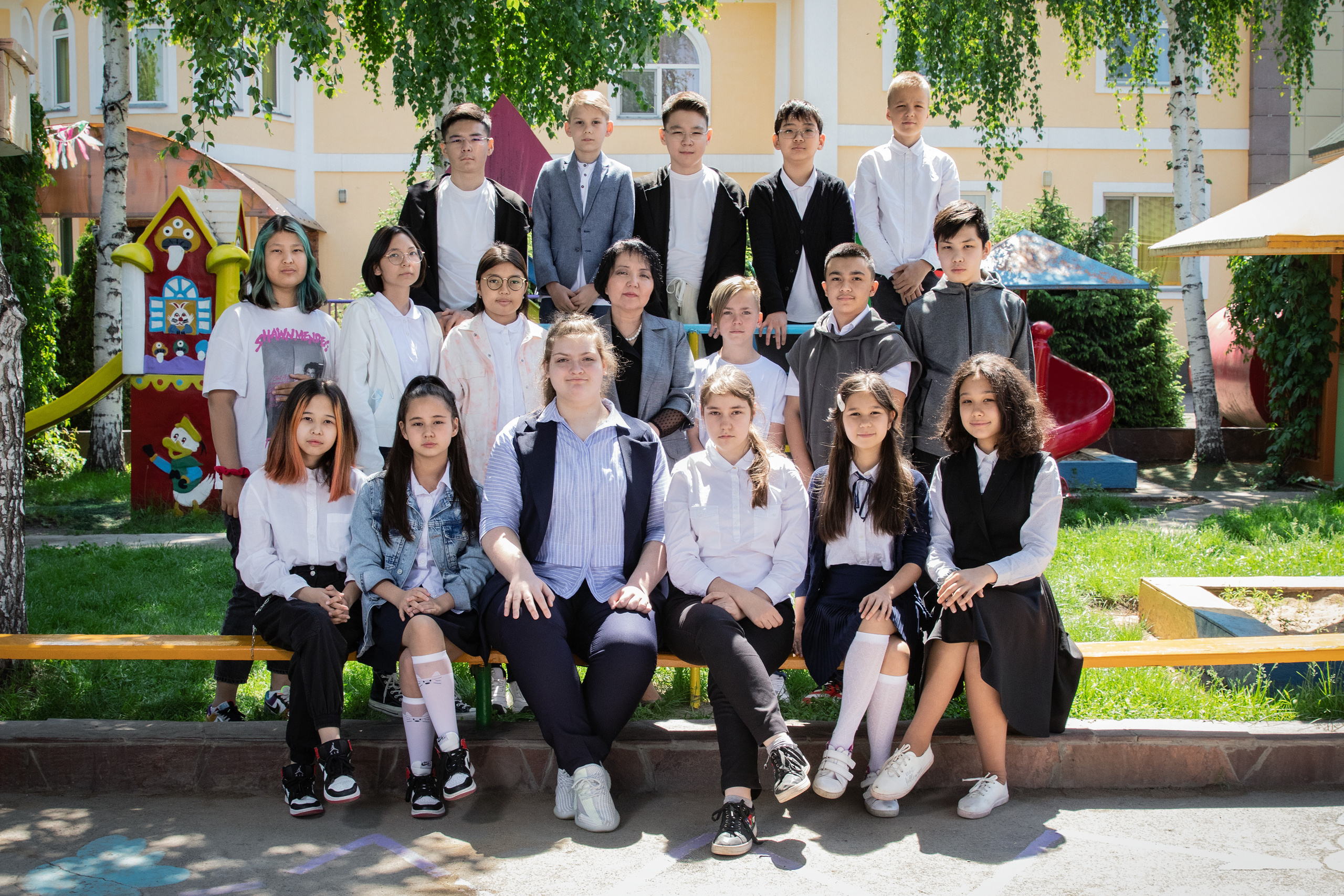 Портрет школьника с применением профессионального оборудования. Детский фотограф в Алматы, виньетки, выпускной альбом Алматы