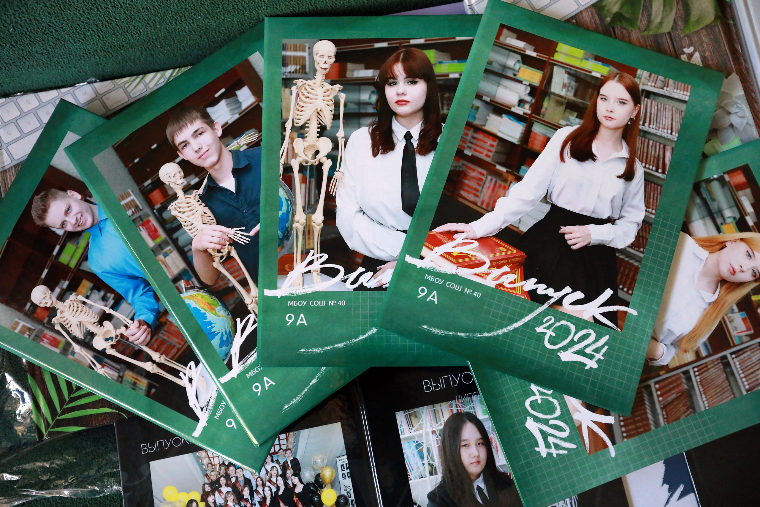 medlori Выпускные альбомы для выпускников начальных и старших классов. medlori.wfolio  Цитаты для выпускных альбомов. Шаблоны фотокниг, шаблоны макетов, дизайны для альбома, Дизайн школьного альбома, скачать дизайн, PSD макет фото книги, PSD дизайн, шаблоны для фотографов, макеты дизайнов альбомов, дизайн альбома для детского сада, дизайн альбома для старшей школы, дизайн выпускного альбома скачать, шаблон фотокниги для детского сада, шаблон выпускного альбома для детского сада, шаблон альбома для старшей школы, шаблон альбома для первоклассников 1 класс, шаблон альбома для начальной школы 4 класса, шаблон альбома для 9 класса, шаблон альбома для 11 класса, мокапы для рекламы выпускных альбомов и&nbsp;фотокниг, цитаты для выпускных альбомов фотокниг.Дизайн, Выпускные альбомы в&nbsp;Липецке, medlori fotobook фотограф Медведева Лариса, контактный номер телефона 89995303953 шаблоны макеты фотокниг